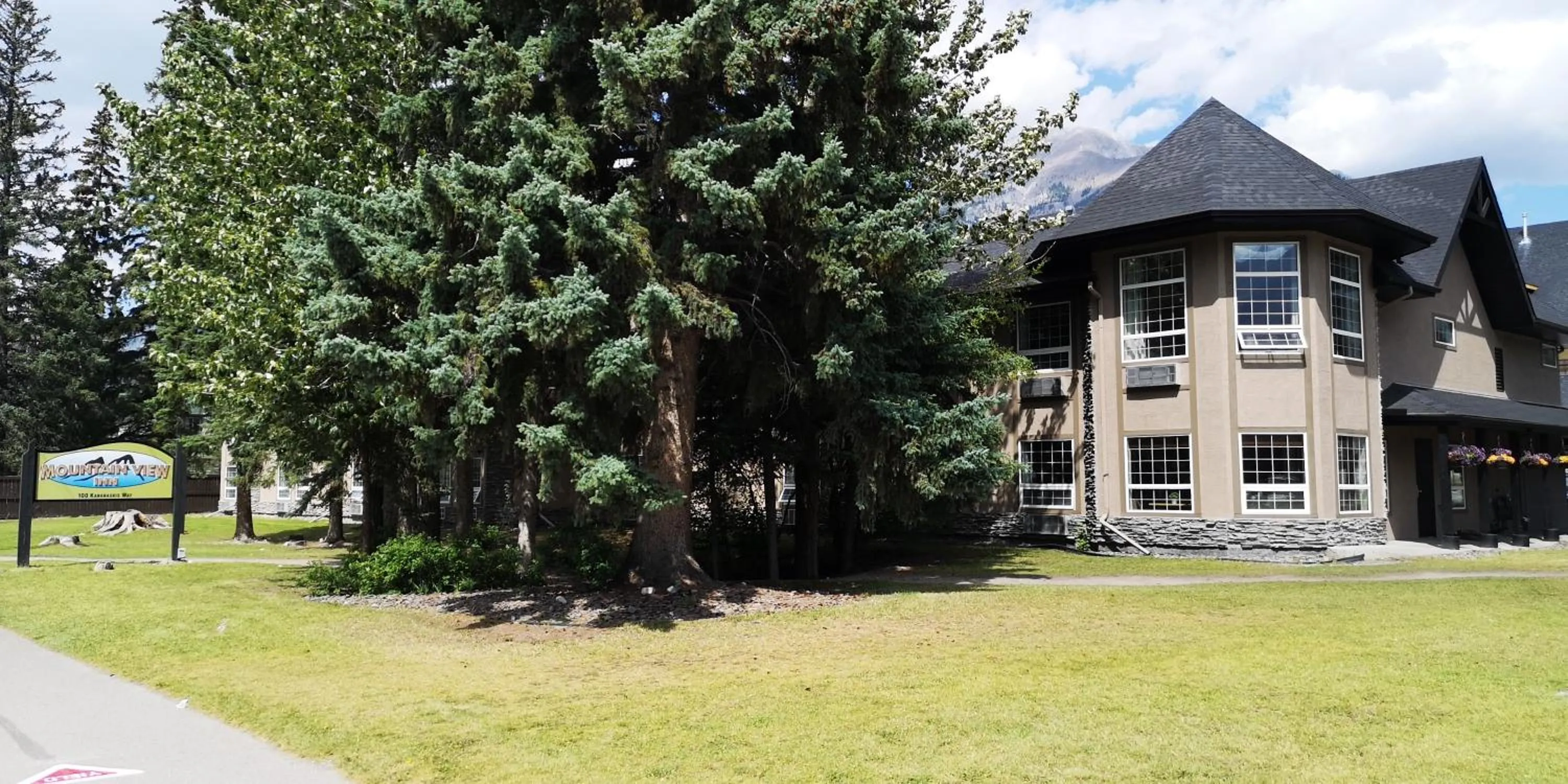 Property building in Mountain View Inn