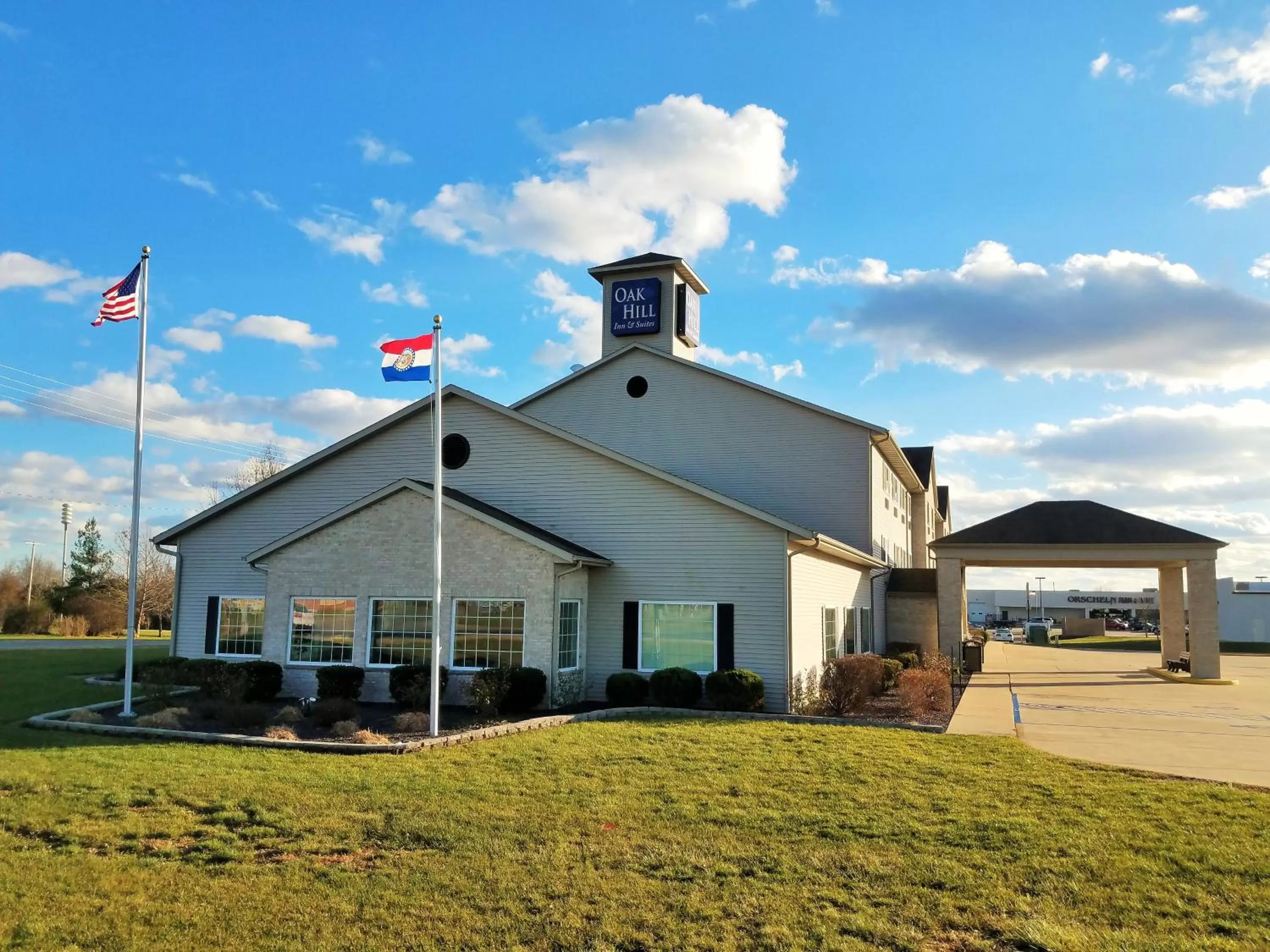 Property building in Oak Hill Inn & Suites