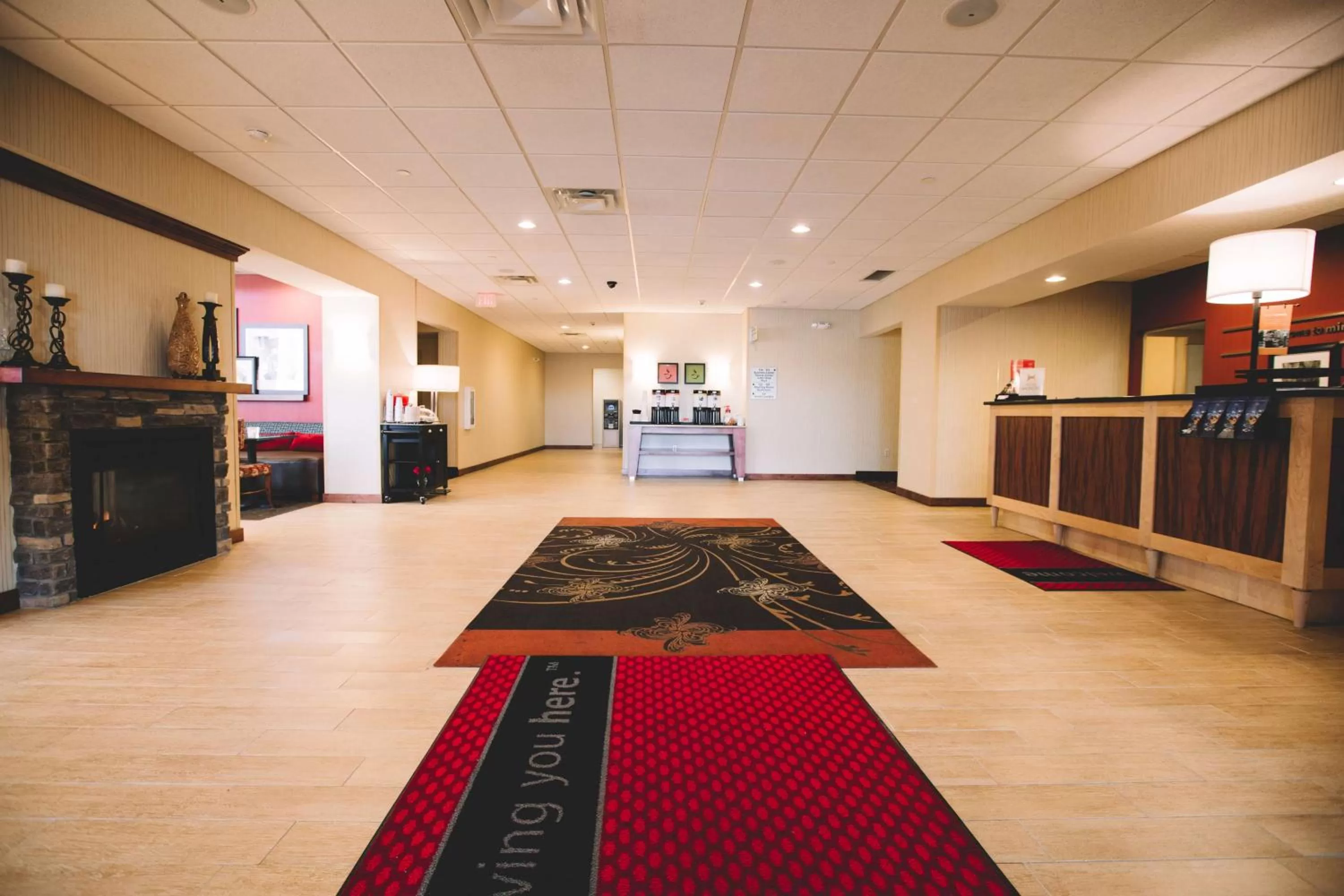 Lobby or reception, Bed in Hampton Inn & Suites Minot