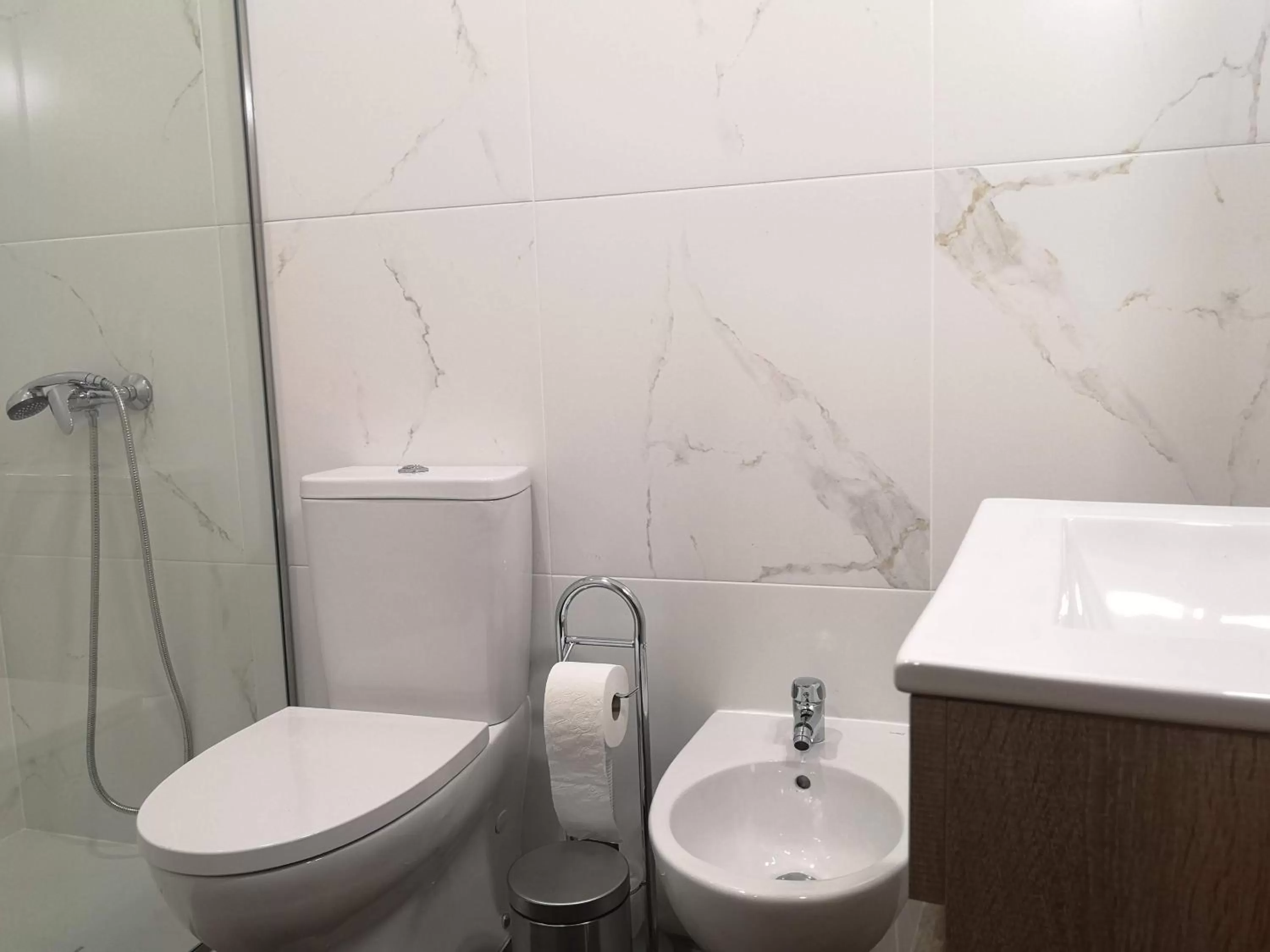 Bathroom in Leonchic - Guest House