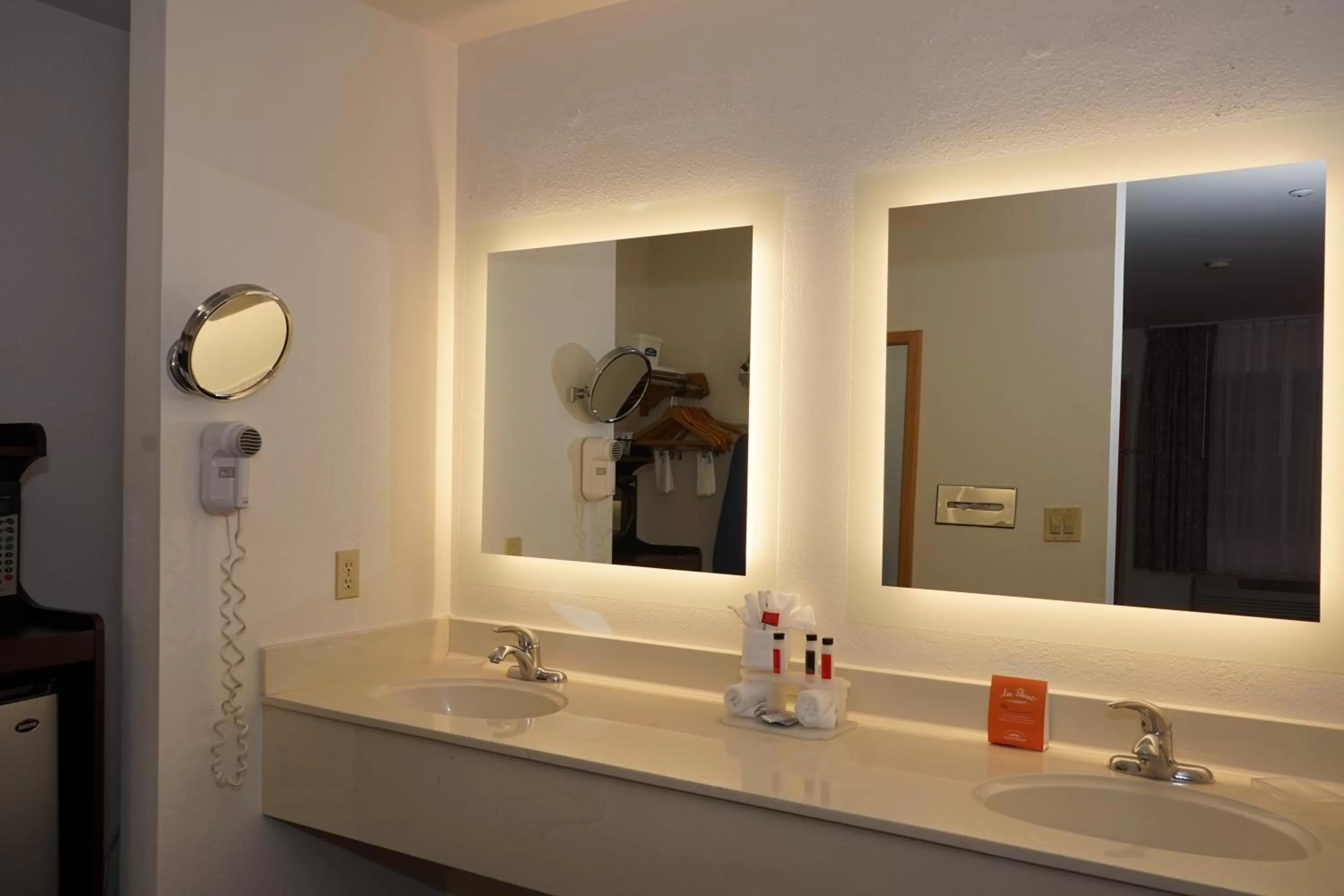 Howard Johnson by Wyndham Salinas