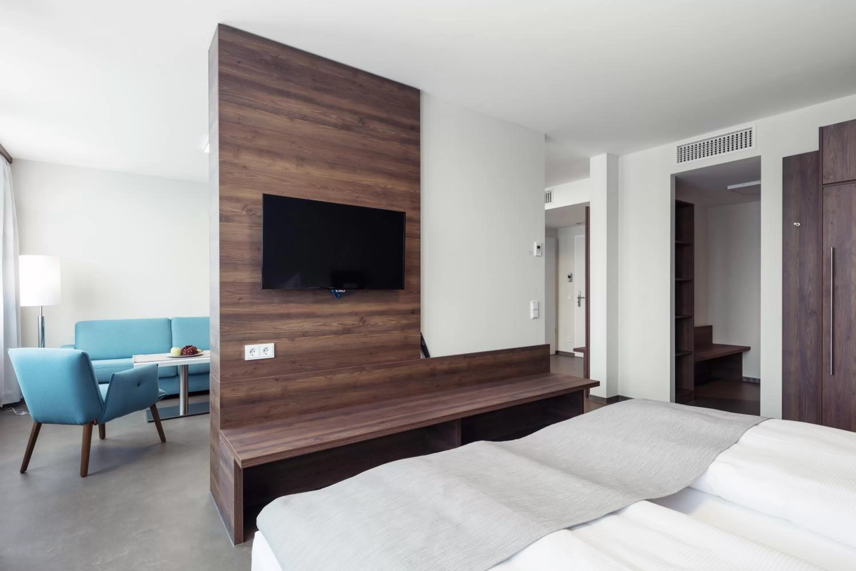 Communal lounge/ TV room, Bed in Apart-Hotel FirstBoarding Bayreuth
