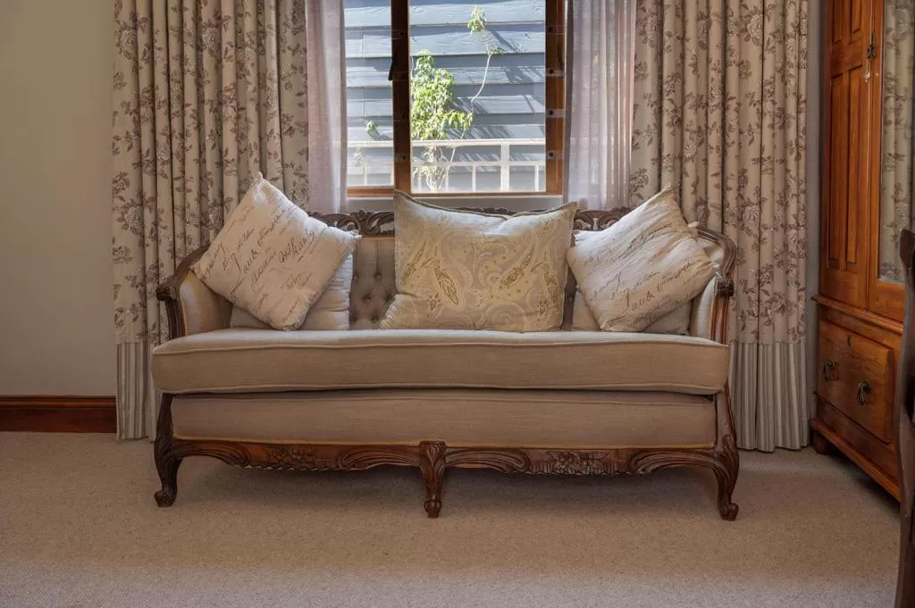 Seating area in Issaquena Heights Boutique Hotel