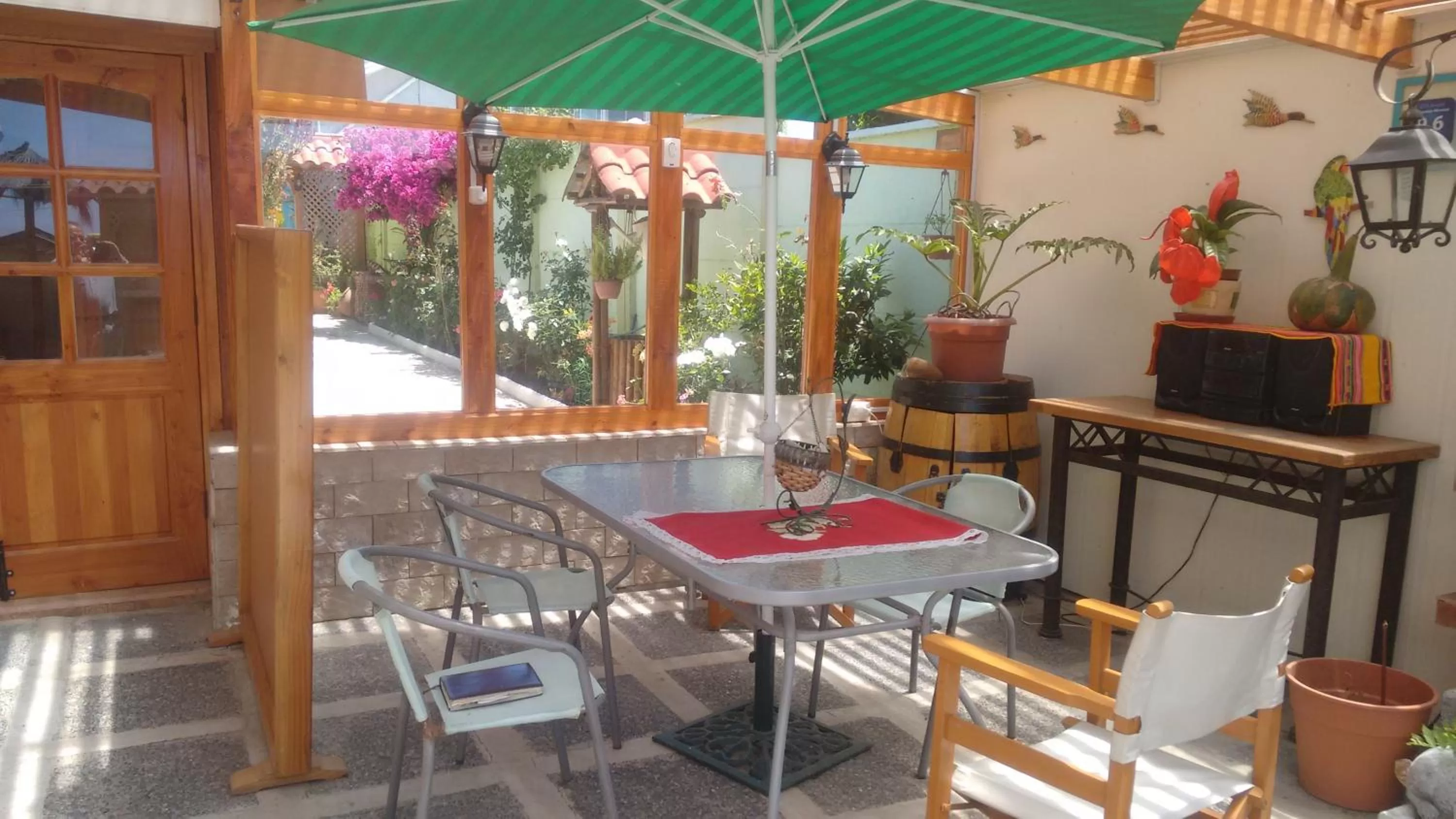 Decorative detail, Restaurant/Places to Eat in Hostal Miramar