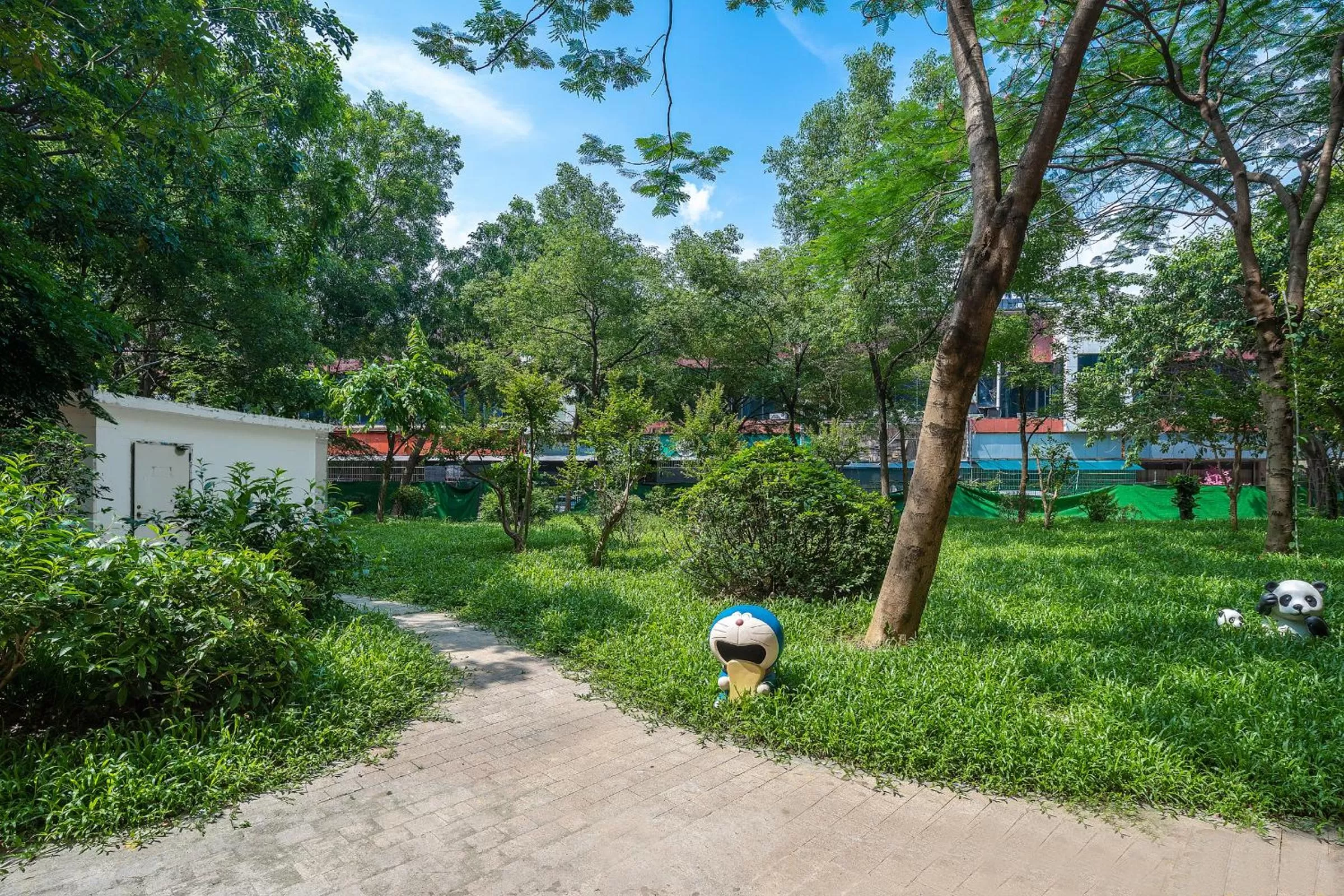 Day in Guangzhou Baiyun Airport Rejoice by Argyle Hotel Rehe Metro Exit B --Free shuttle bus is provided during the 138th Canton Fair