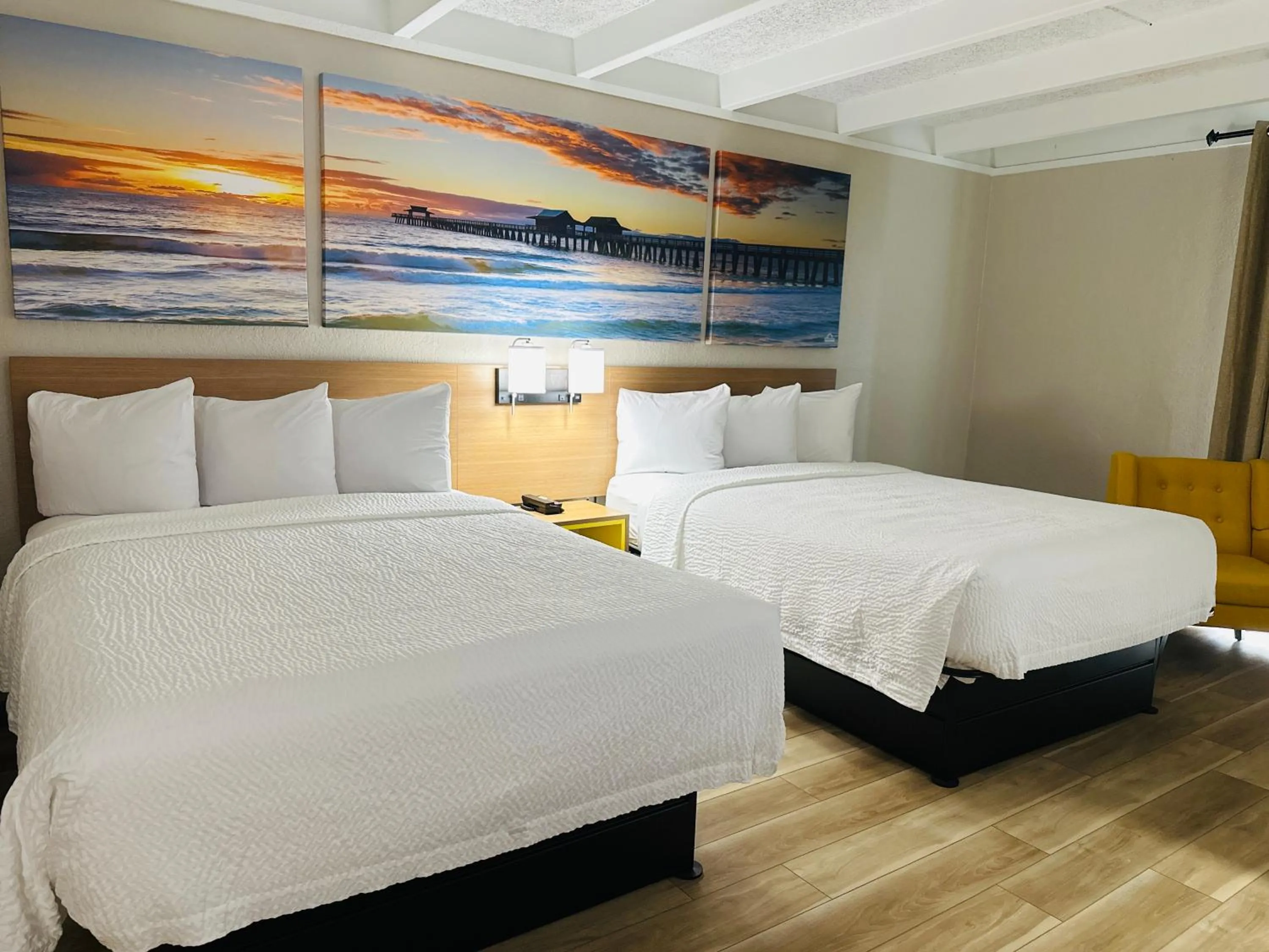 Bedroom in Days Inn by Wyndham Ocala North