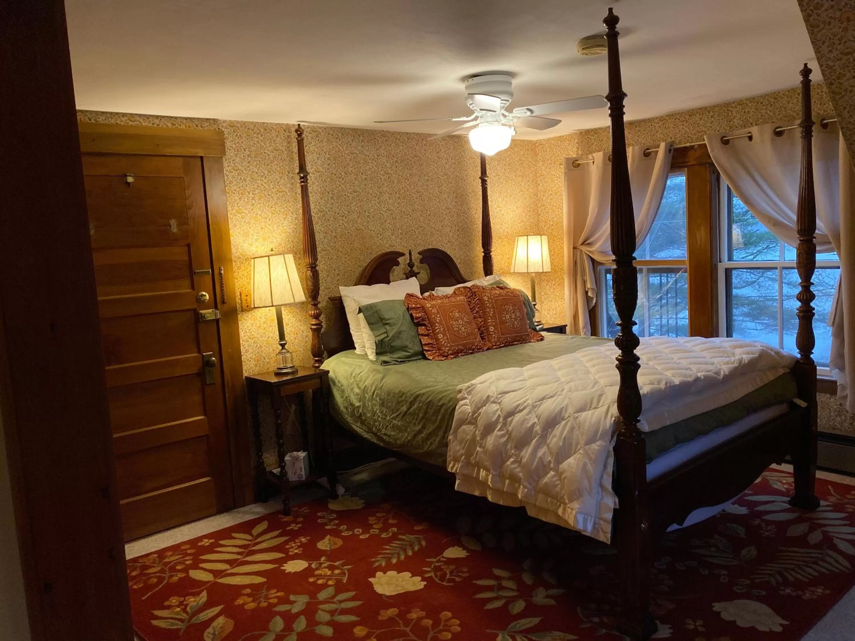 Bed in Follansbee Inn