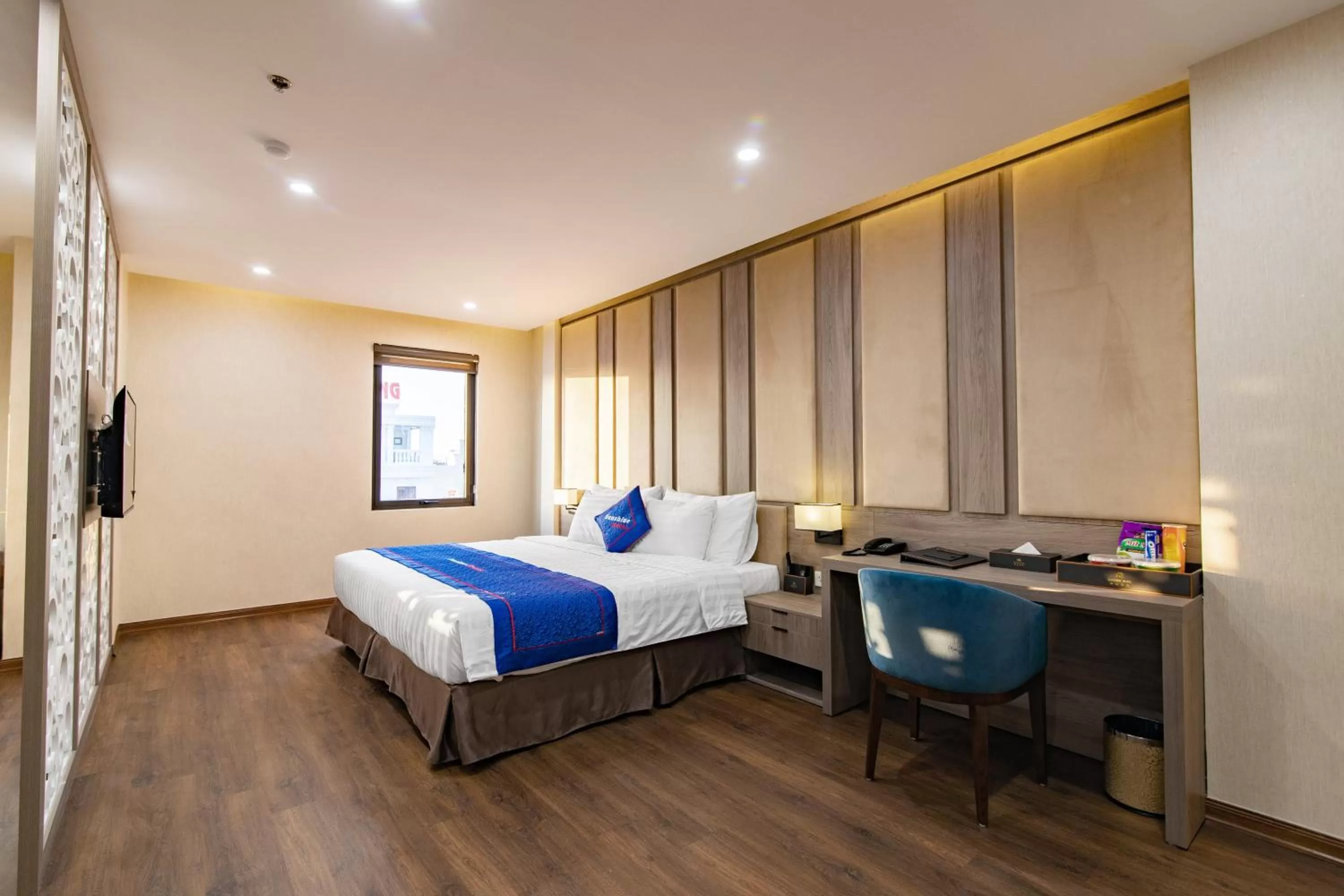 Bedroom, Bed in Sunshine Hotel Móng Cái