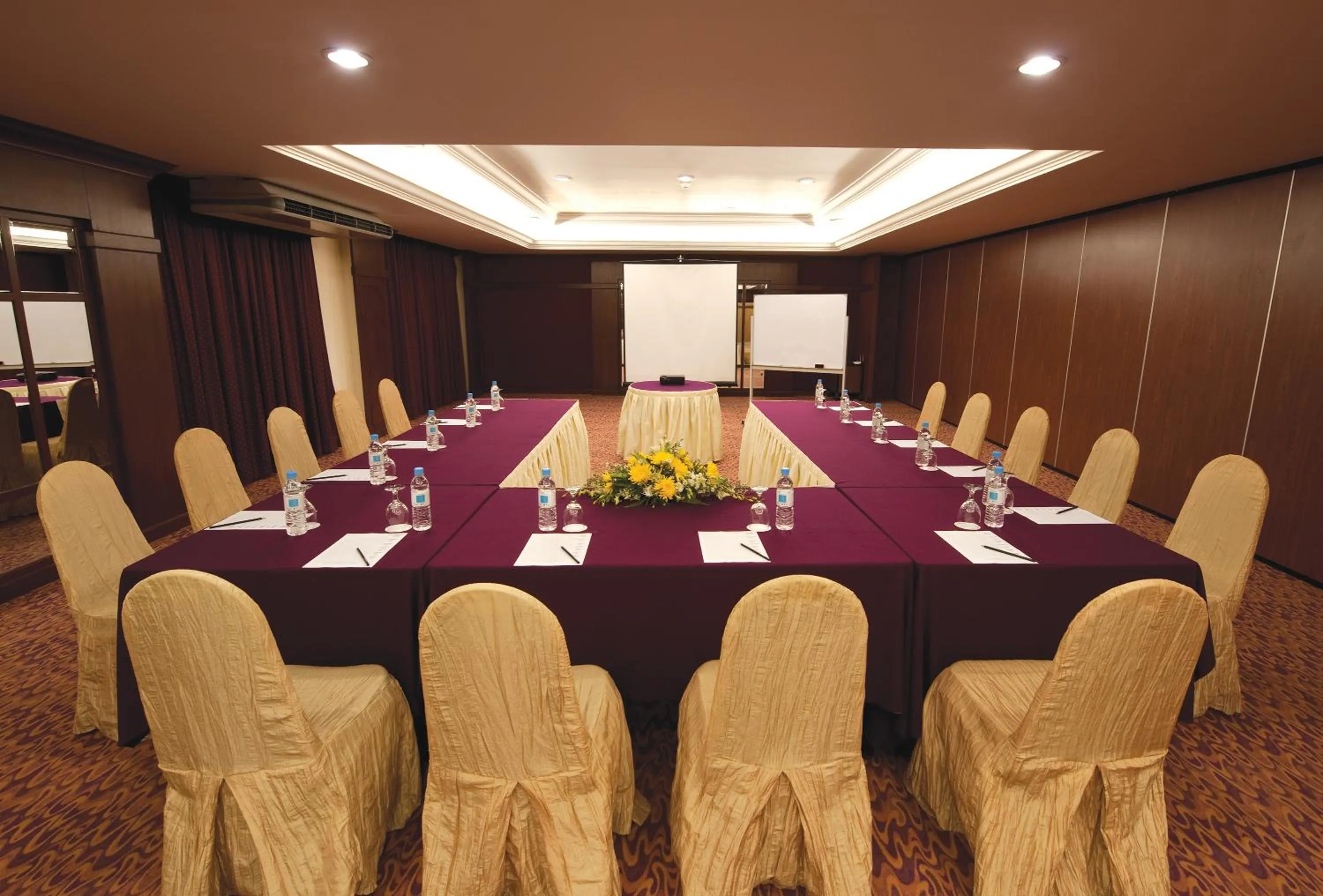 Business facilities in The Qamar Paka, Terengganu