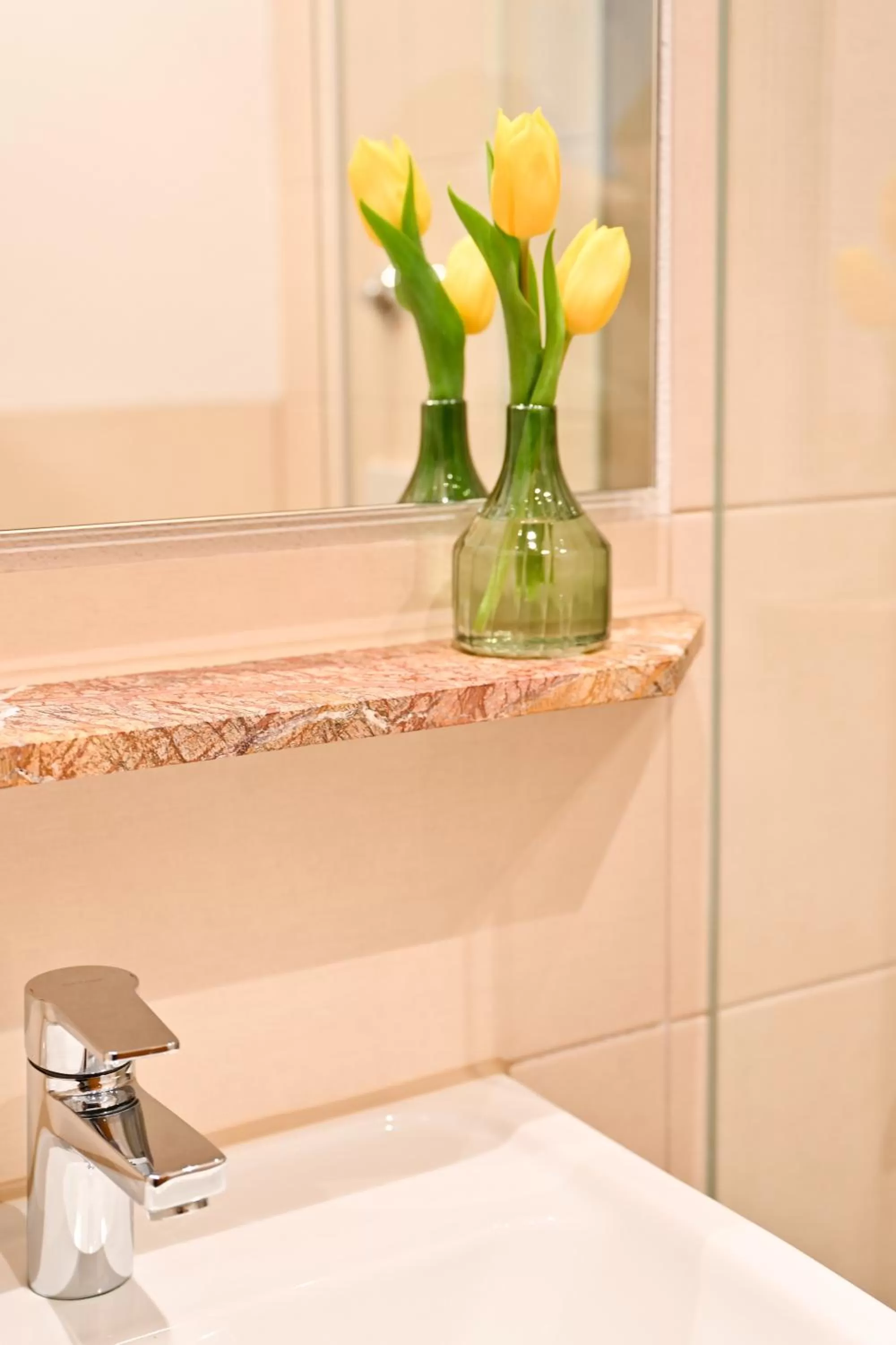 Bathroom in Gasthaus - Hotel Alt Fürstätt