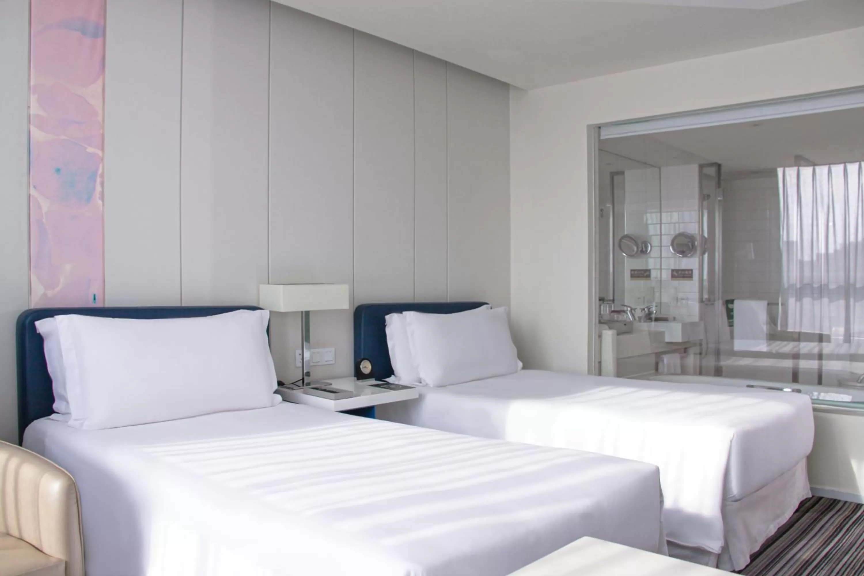 Bedroom, Bed in Grand Mercure Shanghai Century Park