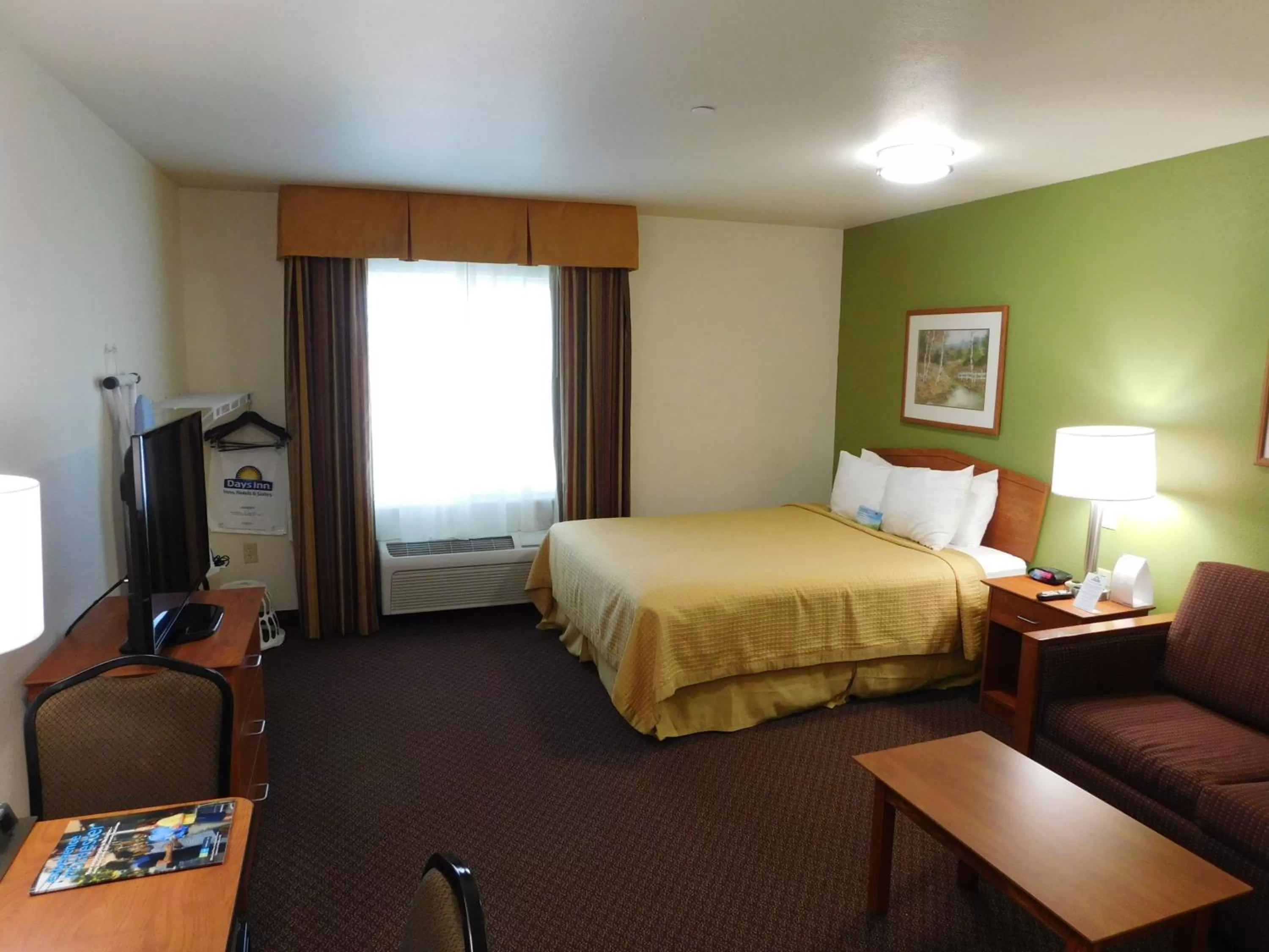 Bedroom, Bed in Days Inn & Suites by Wyndham Rochester South
