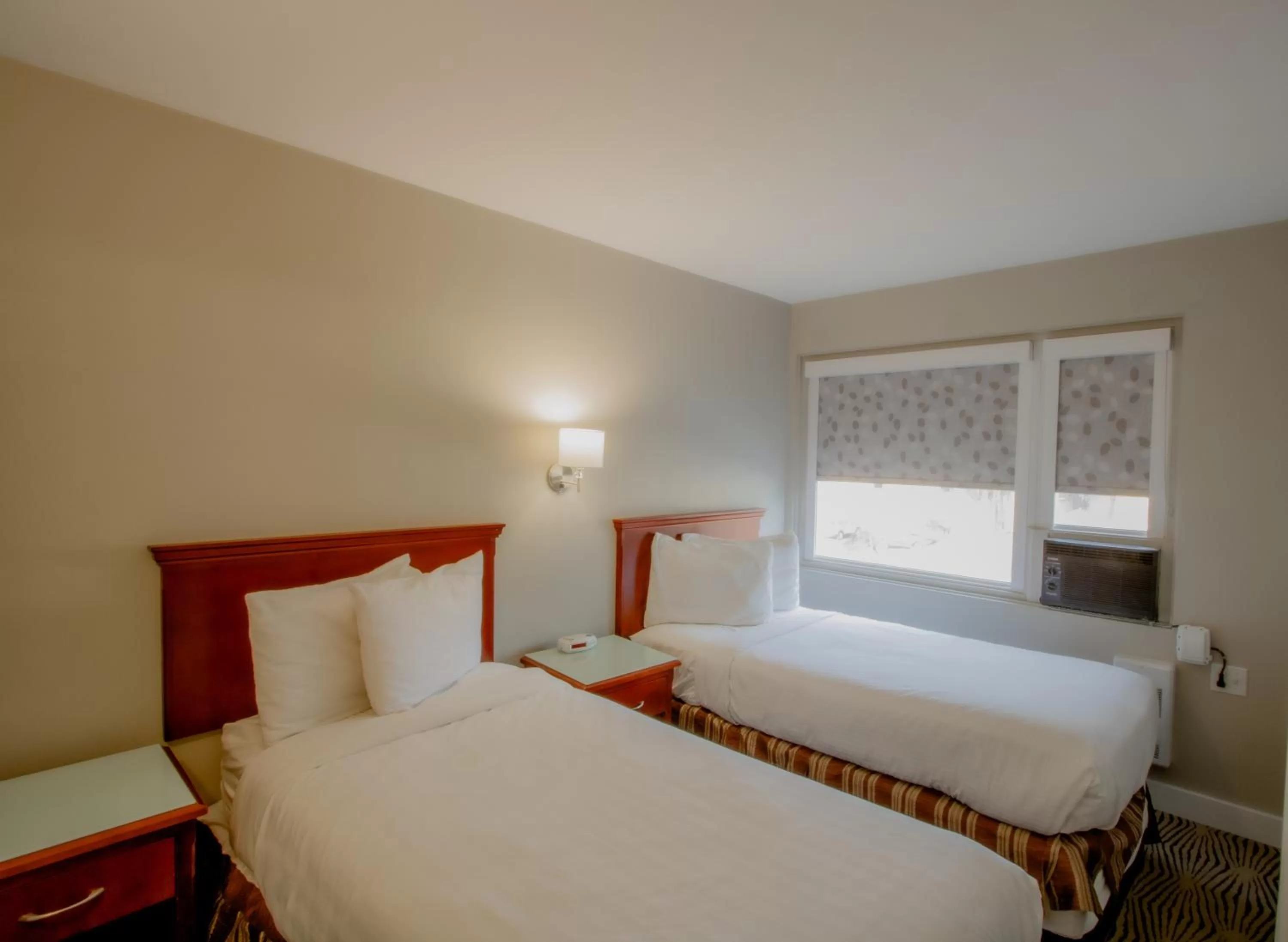 Bedroom, Bed in Scott's Inn & Suites