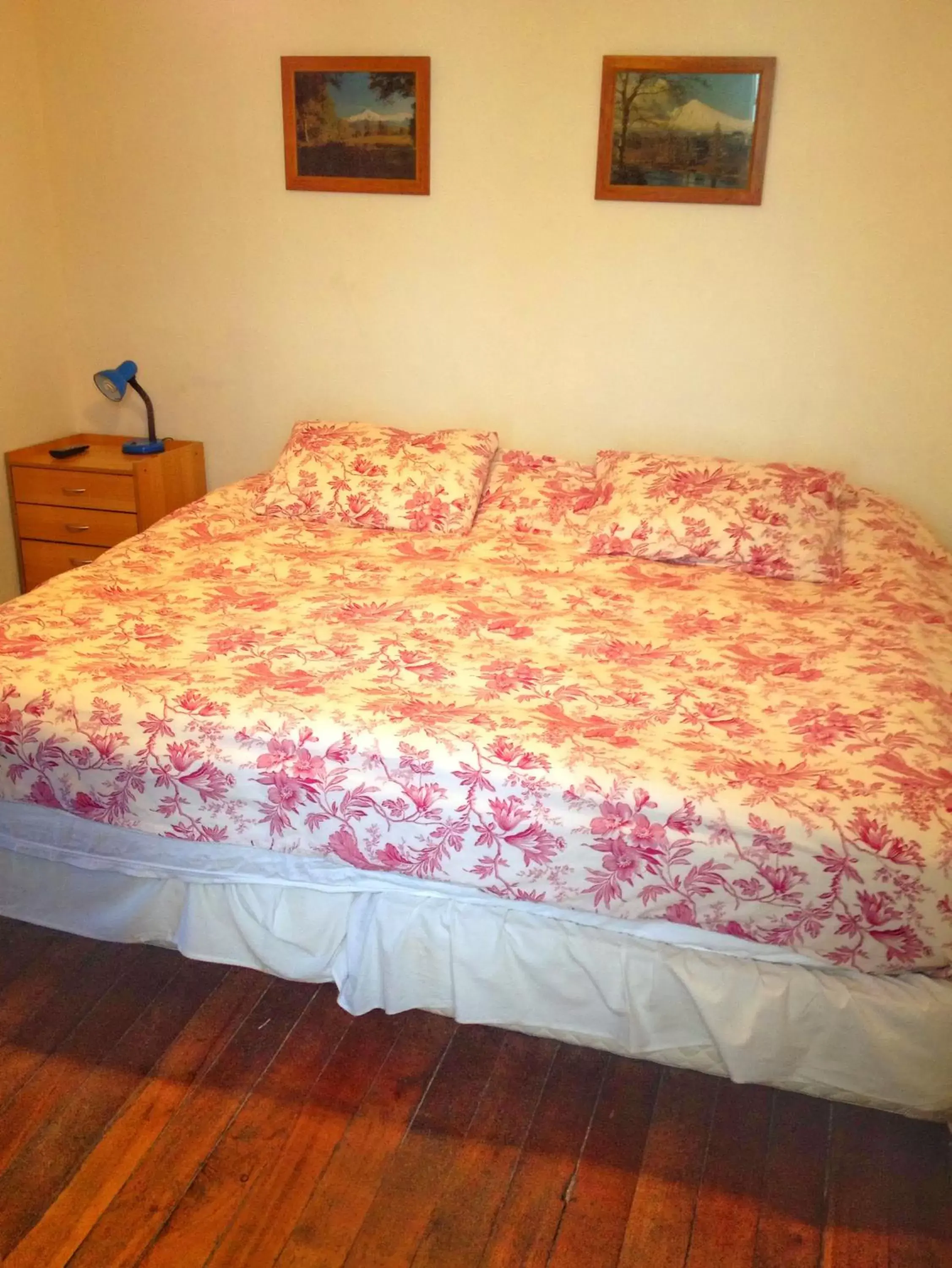 Double or Twin Room with Private Bathroom in Tralkan B&B Double or Twin Room with Private Bathroom in Tralkan B&B