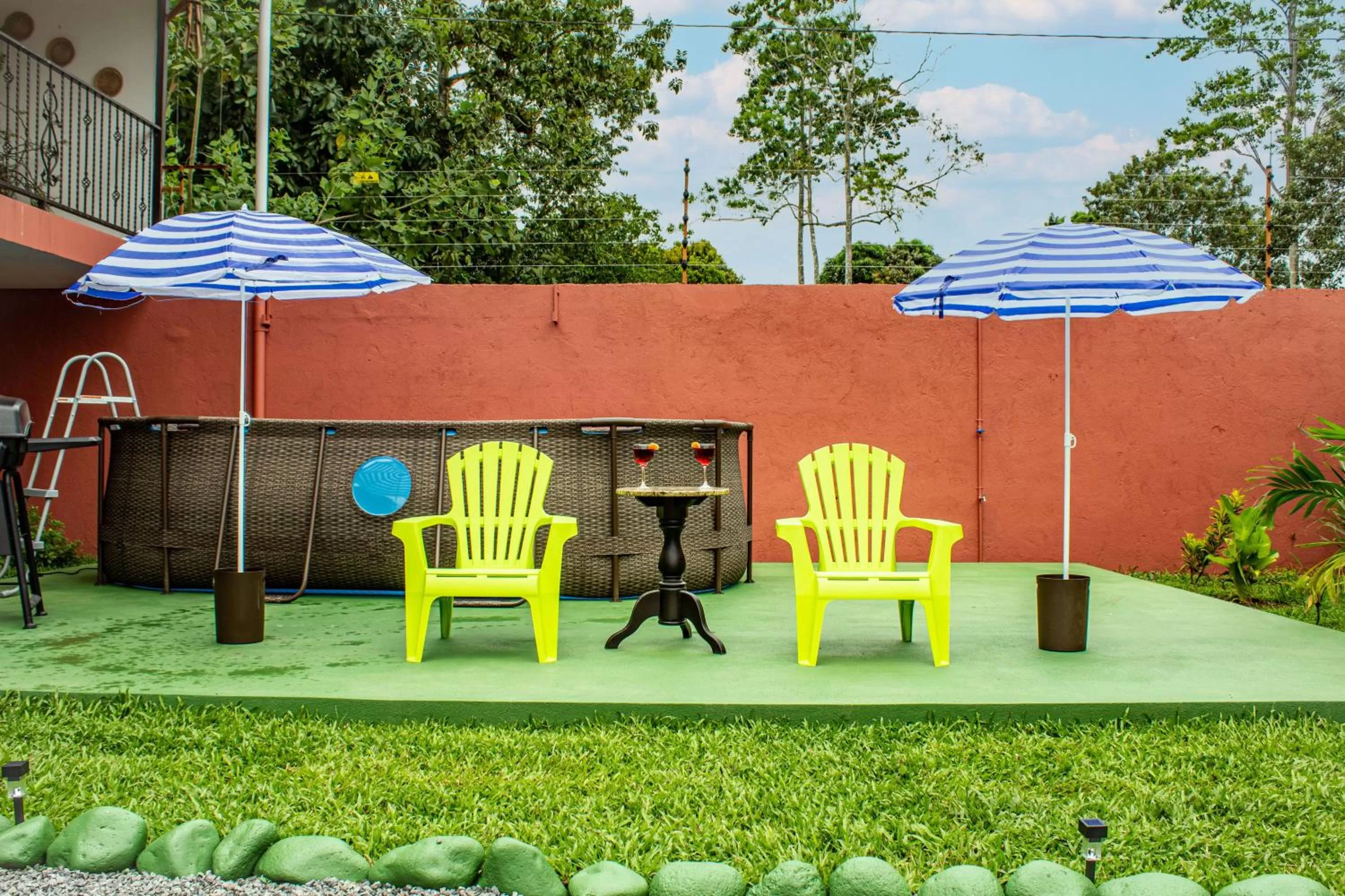 Swimming pool in Tico House Bed & Breakfast