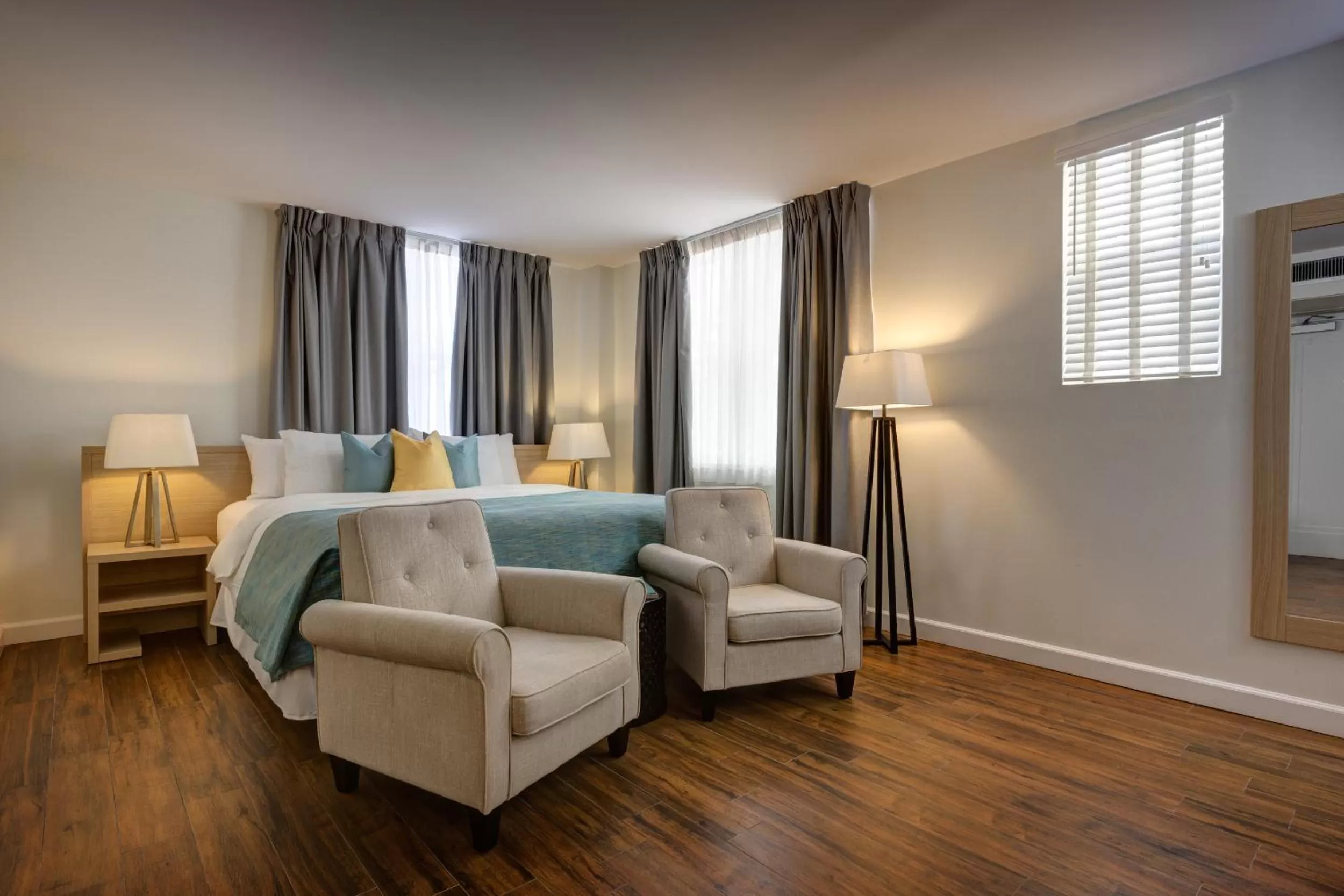 Photo of the whole room in Villa Italia South Beach