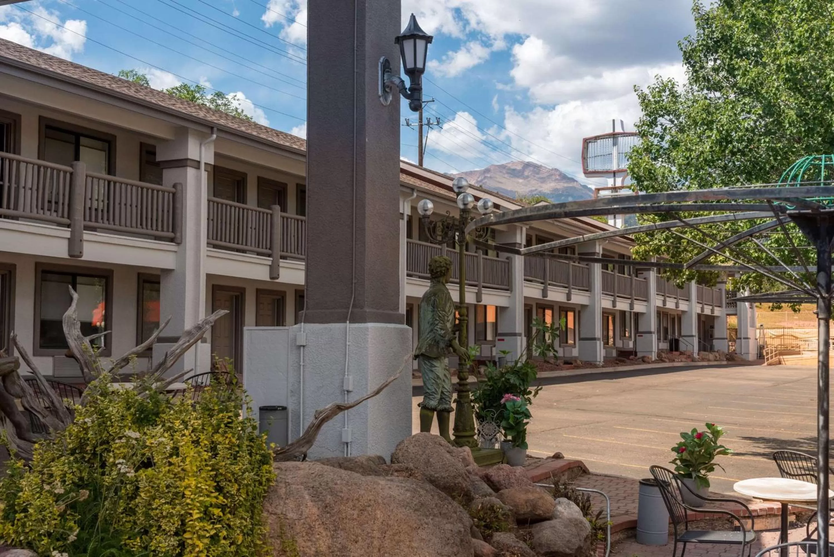 Property building in Quality Inn & Suites Manitou Springs at Pikes Peak