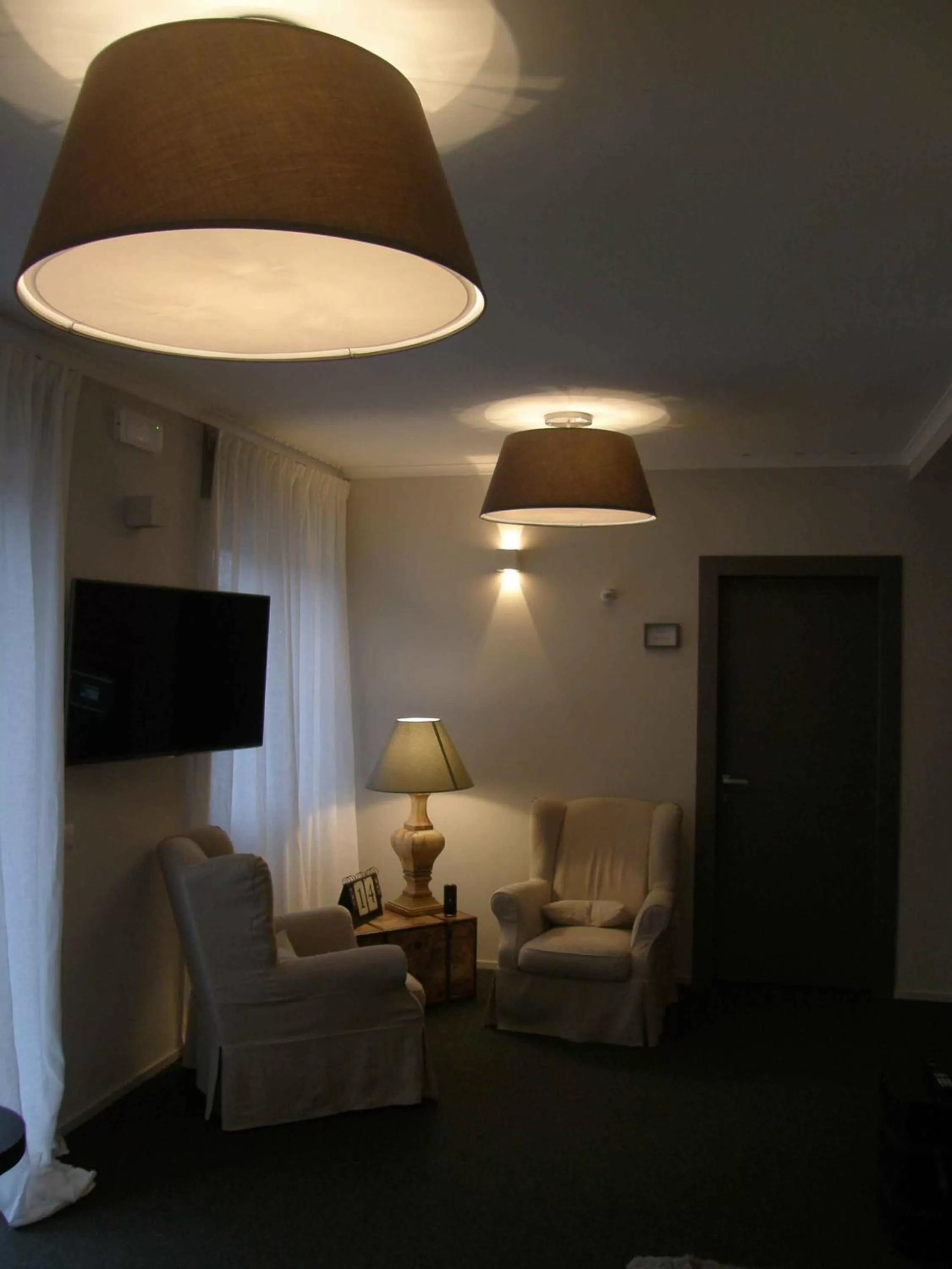 Seating area in Zuretti 61