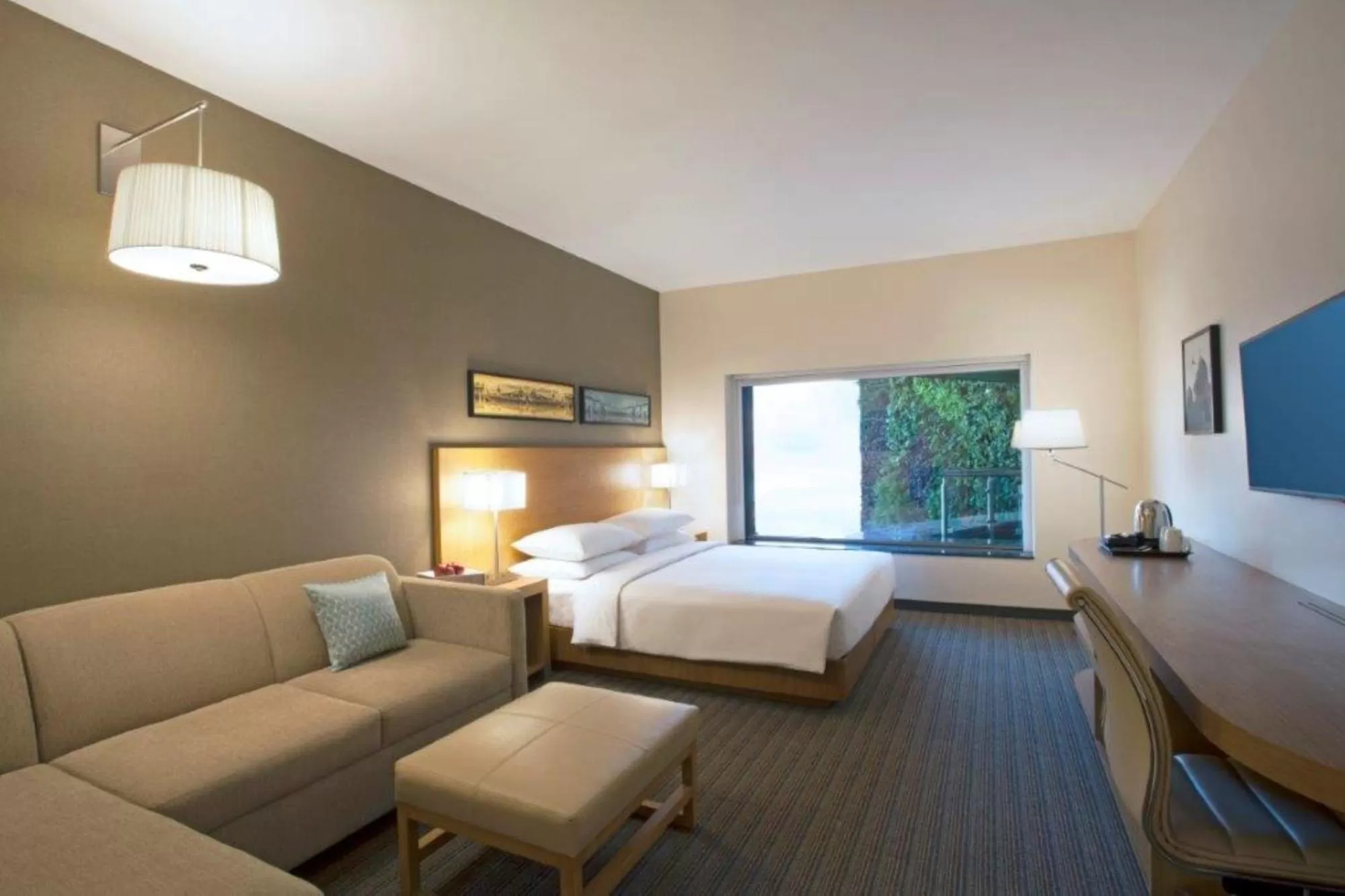 Seating area, Bed in Hyatt Place Hyderabad Banjara Hills