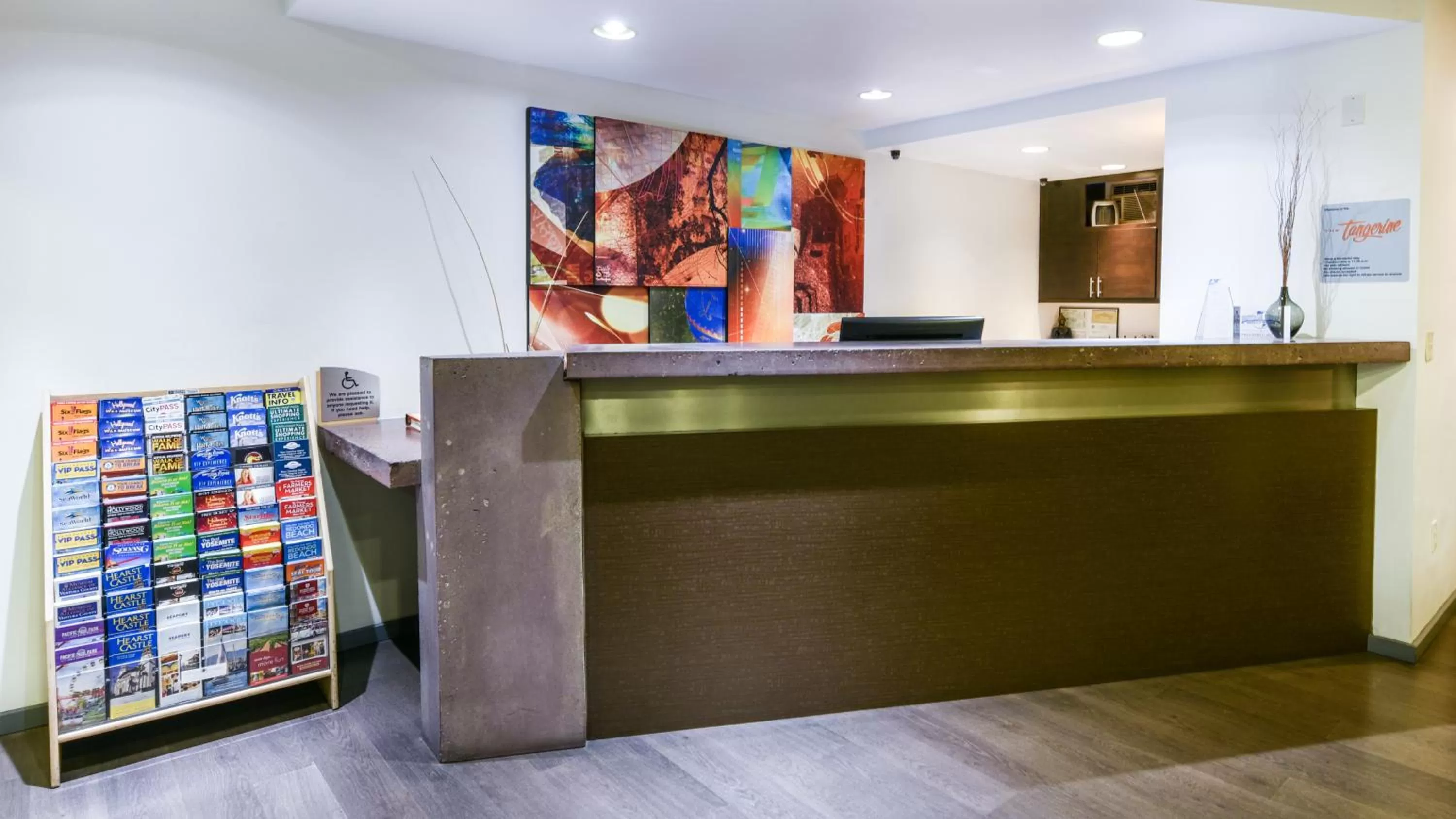 Lobby or reception in The Tangerine - a Burbank Hotel