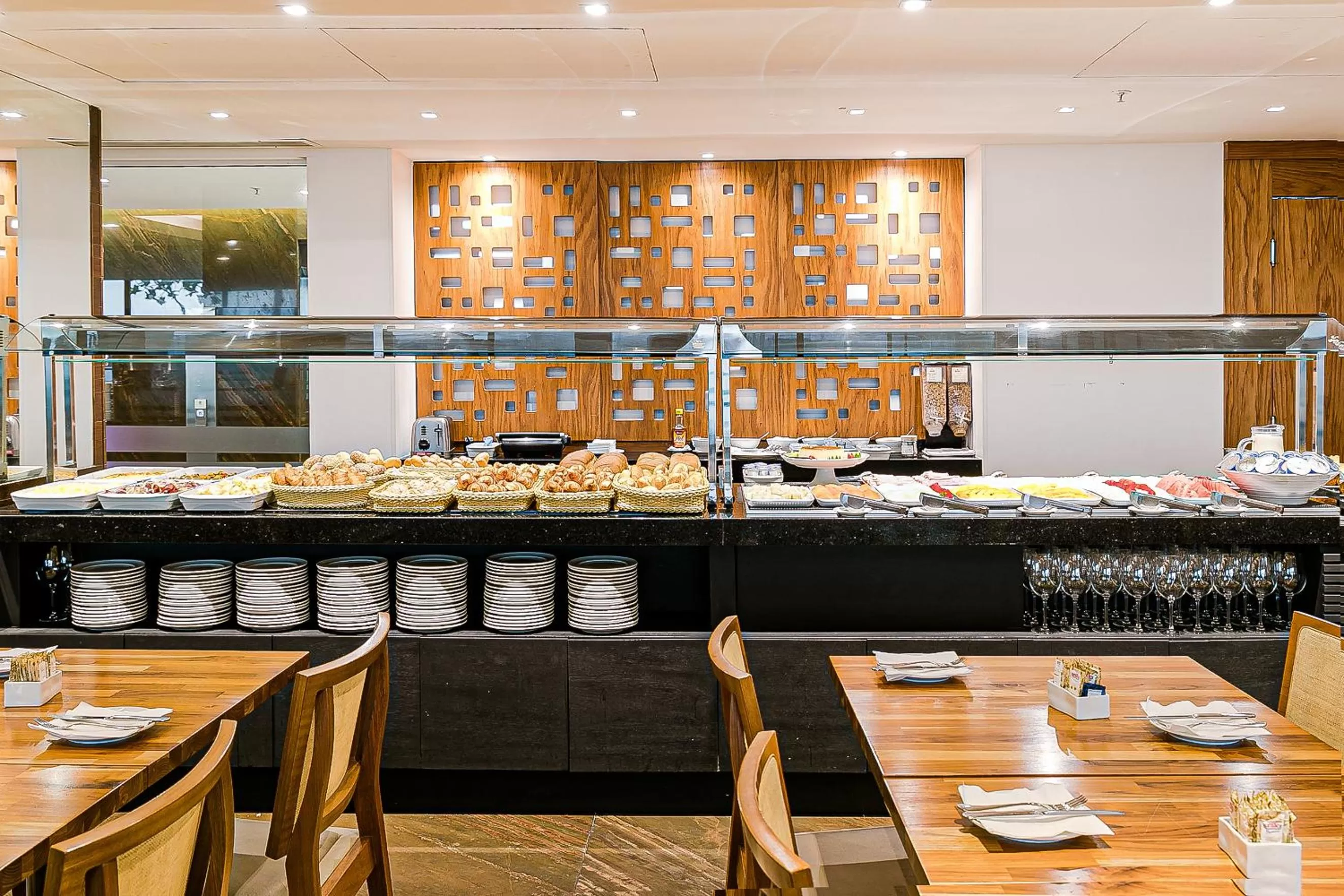 Buffet breakfast in Arena Leme Hotel
