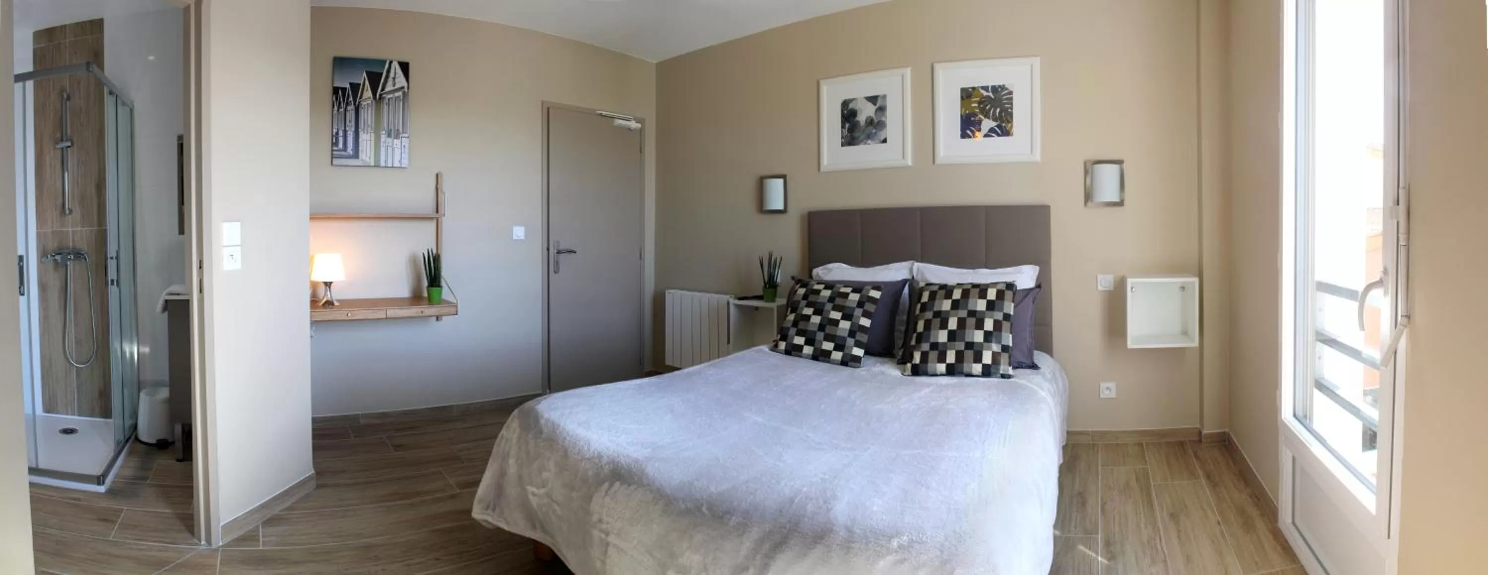 Photo of the whole room, Bed in Hôtel Le Printemps