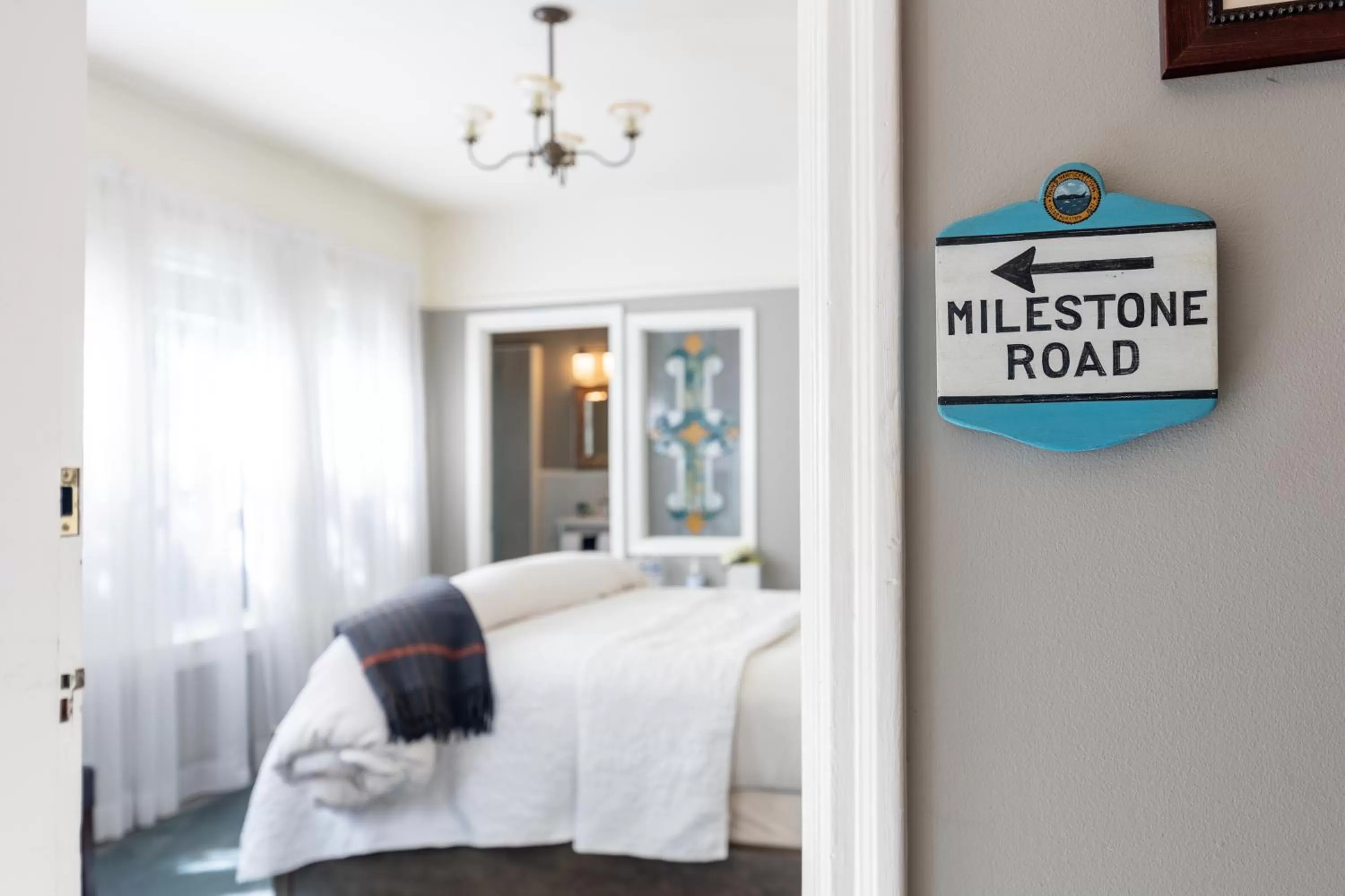 Bed in Nantucket Whale Inn, Half Moon Bay