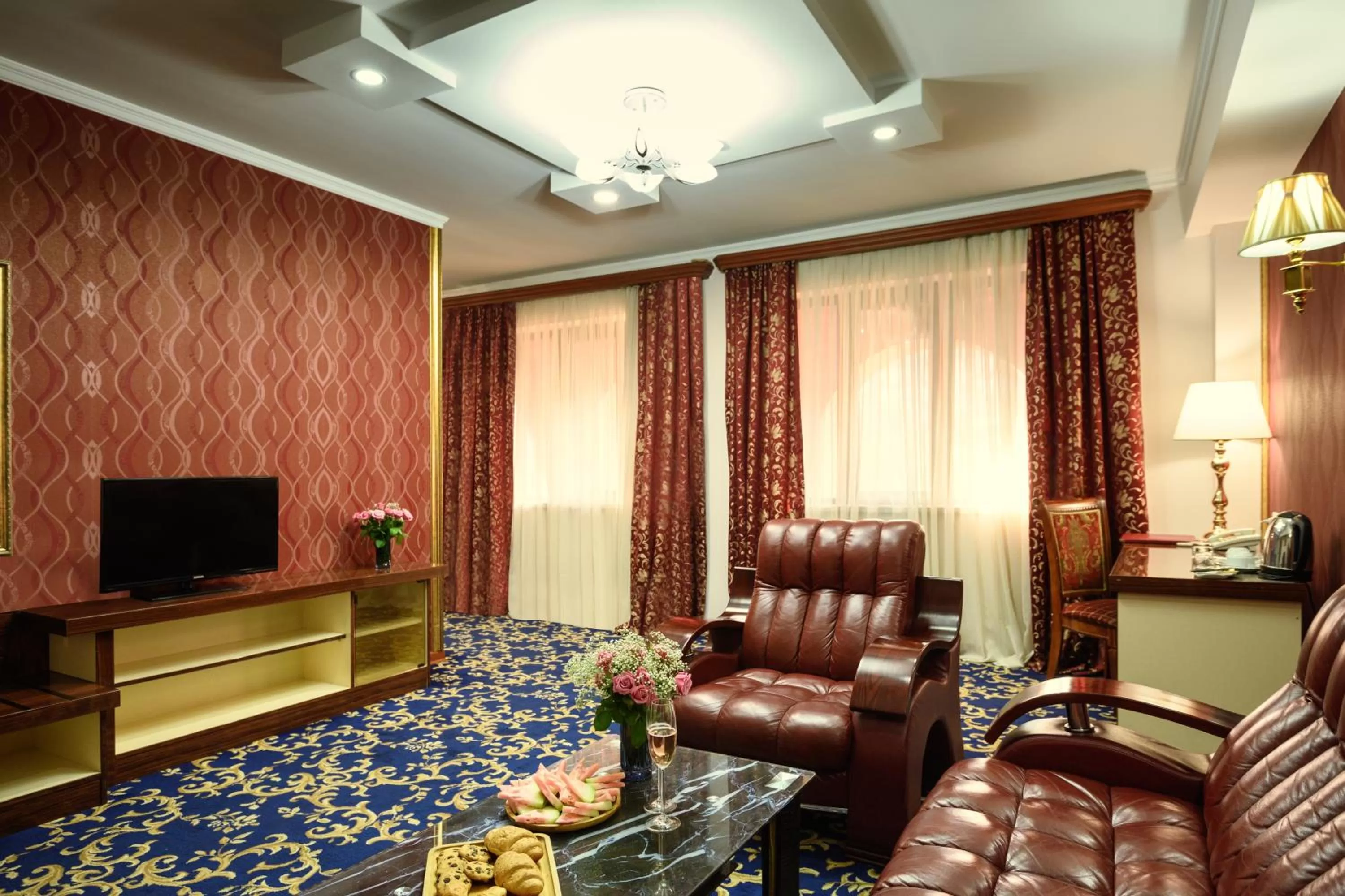 Communal lounge/ TV room in Royal Plaza by Stellar Hotels, Yerevan