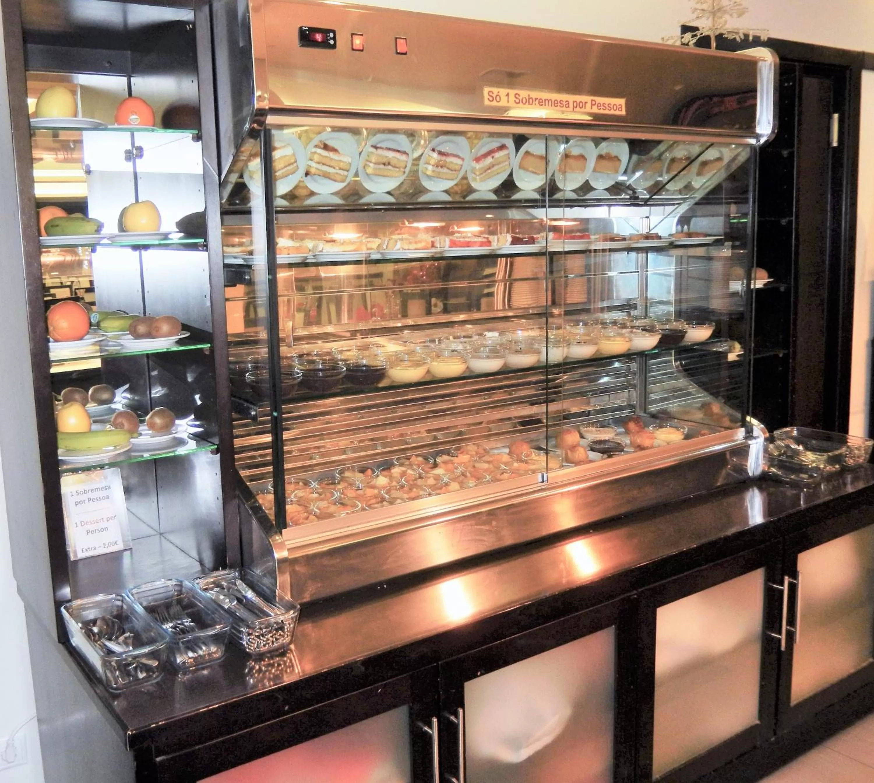 Restaurant/places to eat in Hotel Aleluia