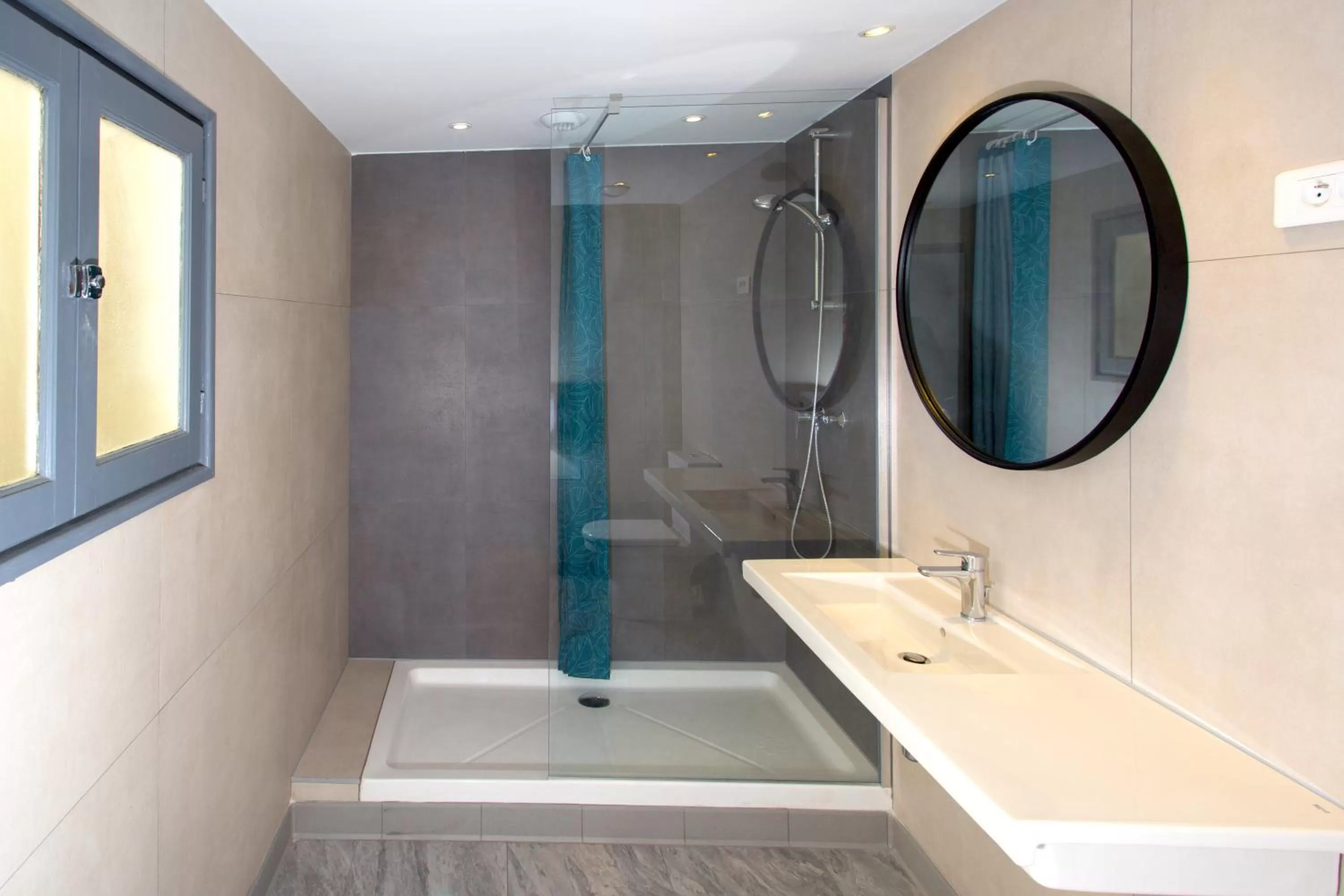 Shower in Villa Saint Exupery Beach Hostel