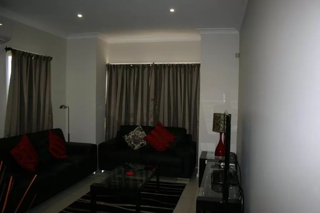 Living room in Noah's Mid City Motor Inn Muswellbrook