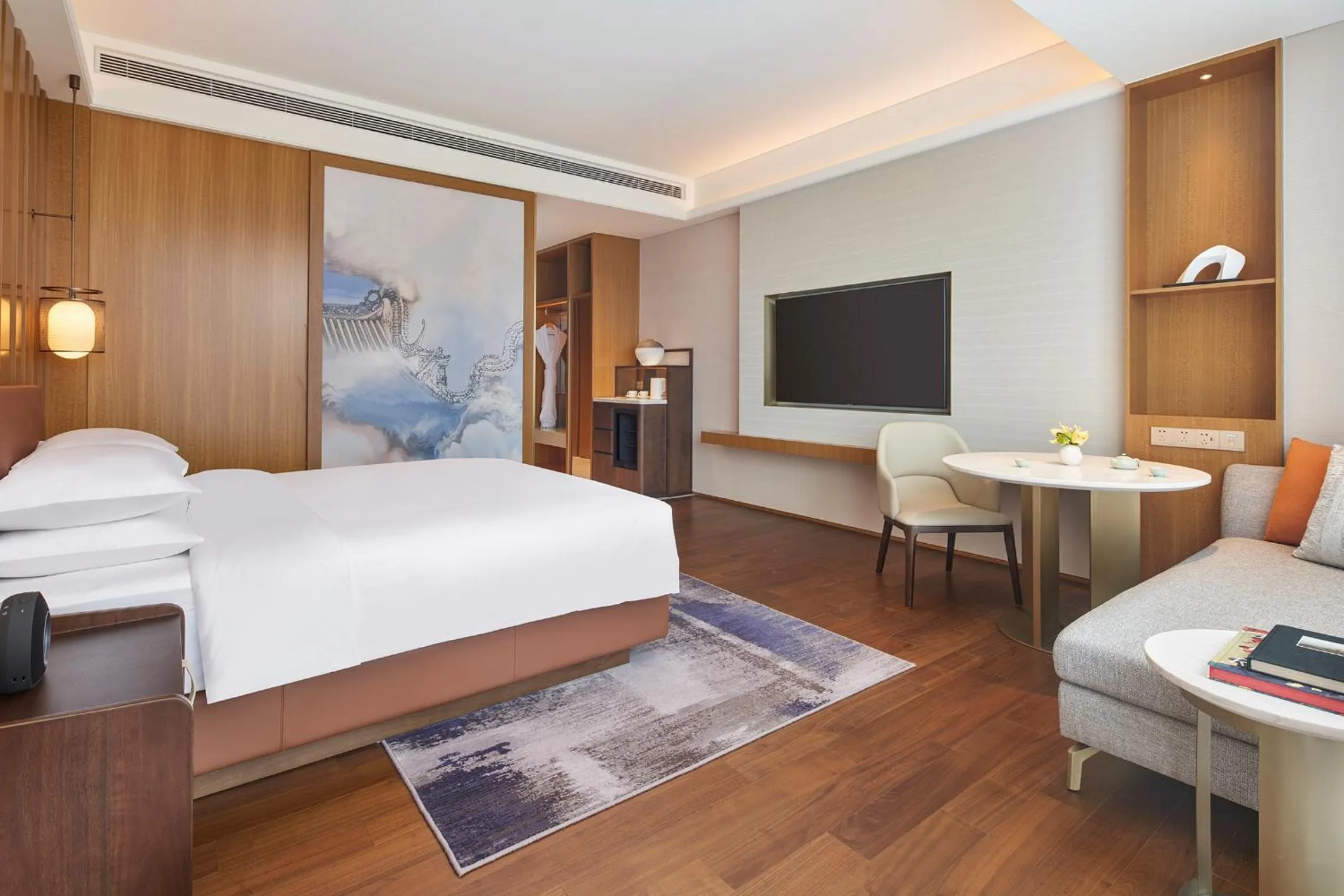 Photo of the whole room, Bed in Hyatt Regency Guangzhou Zengcheng