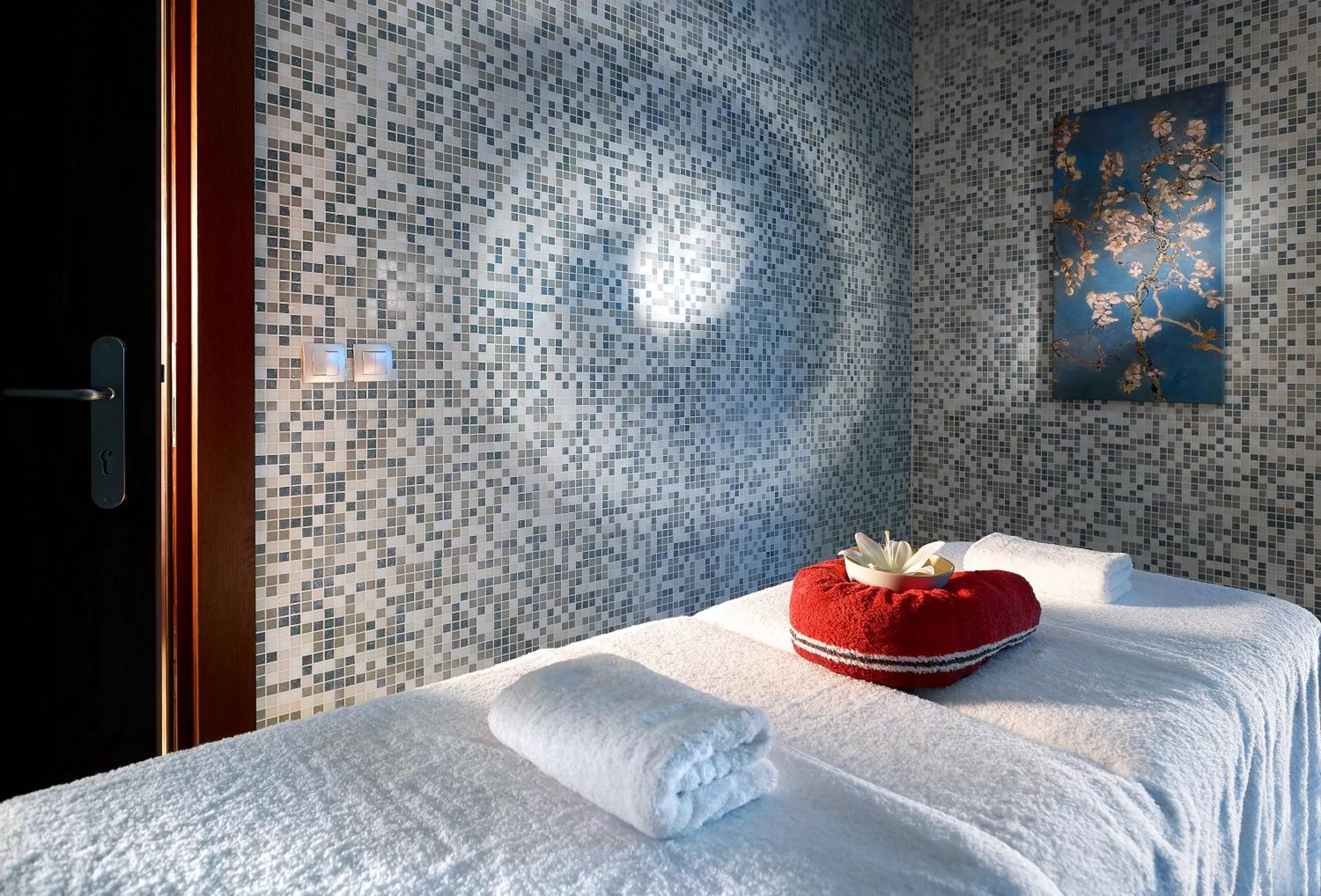 Spa and wellness centre/facilities, Bed in Arion Hotel