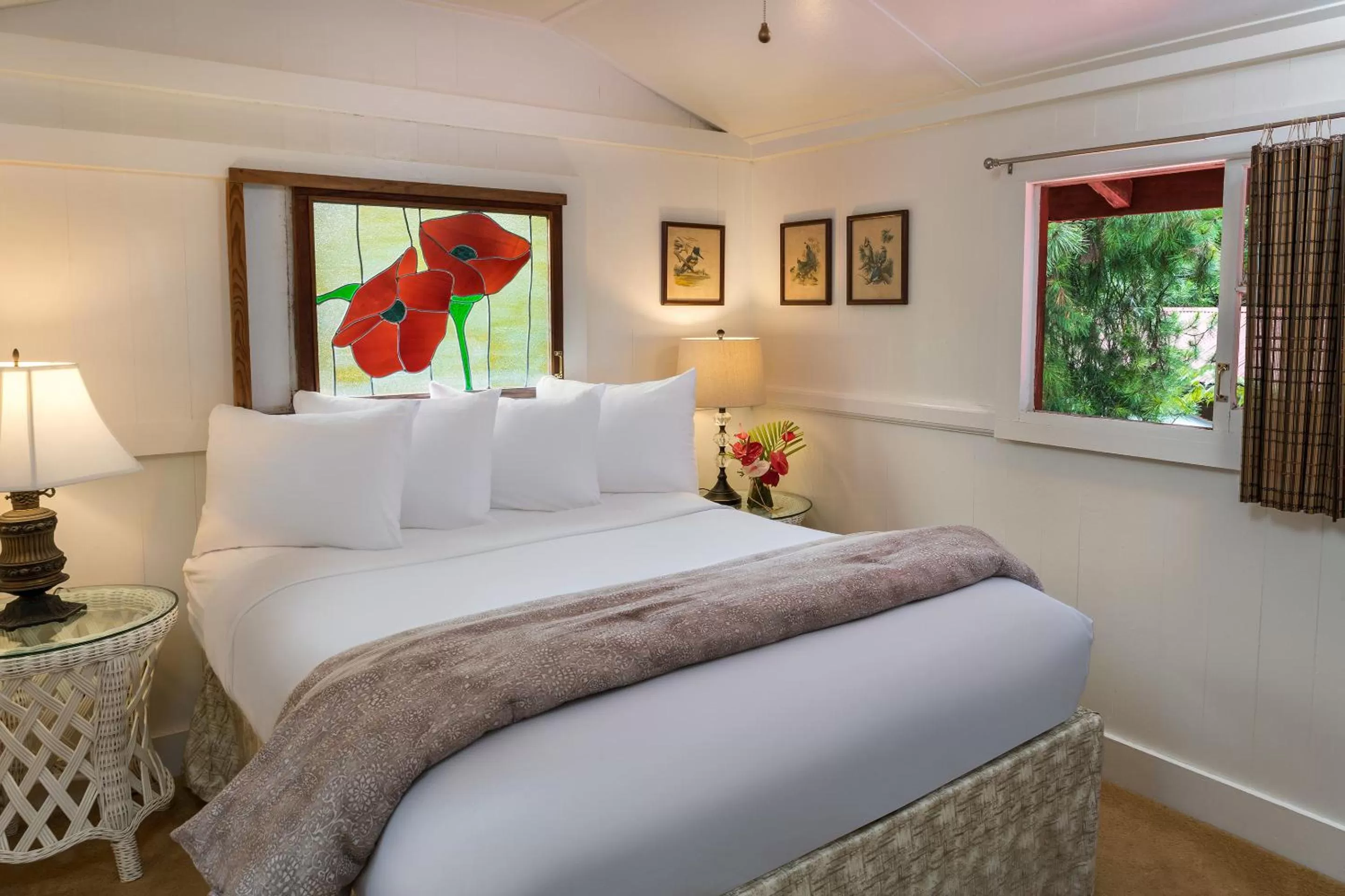 Bed in Volcano Village Estates