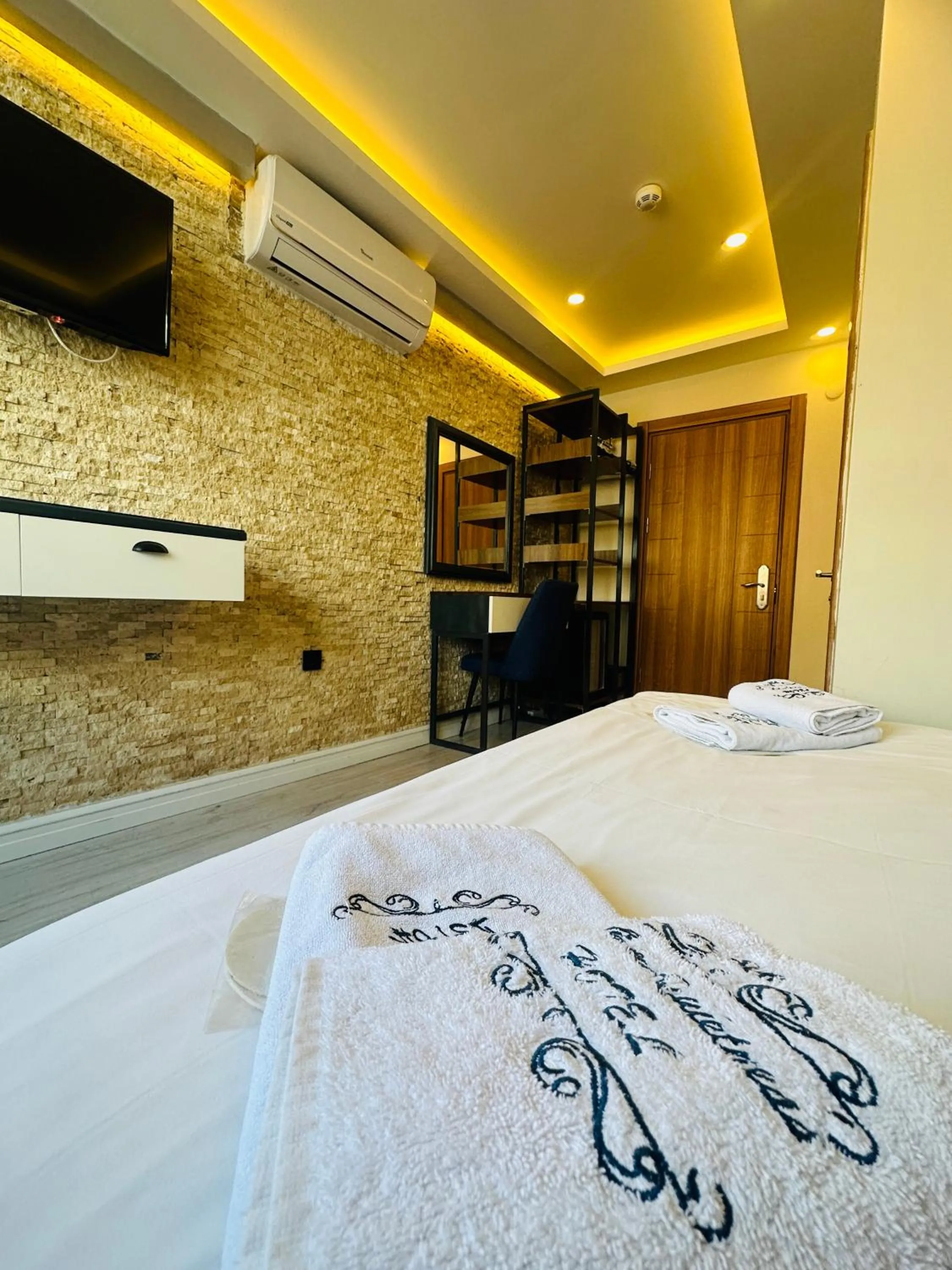 wardrobe, Bed in Sirkeci Quietness Hotel