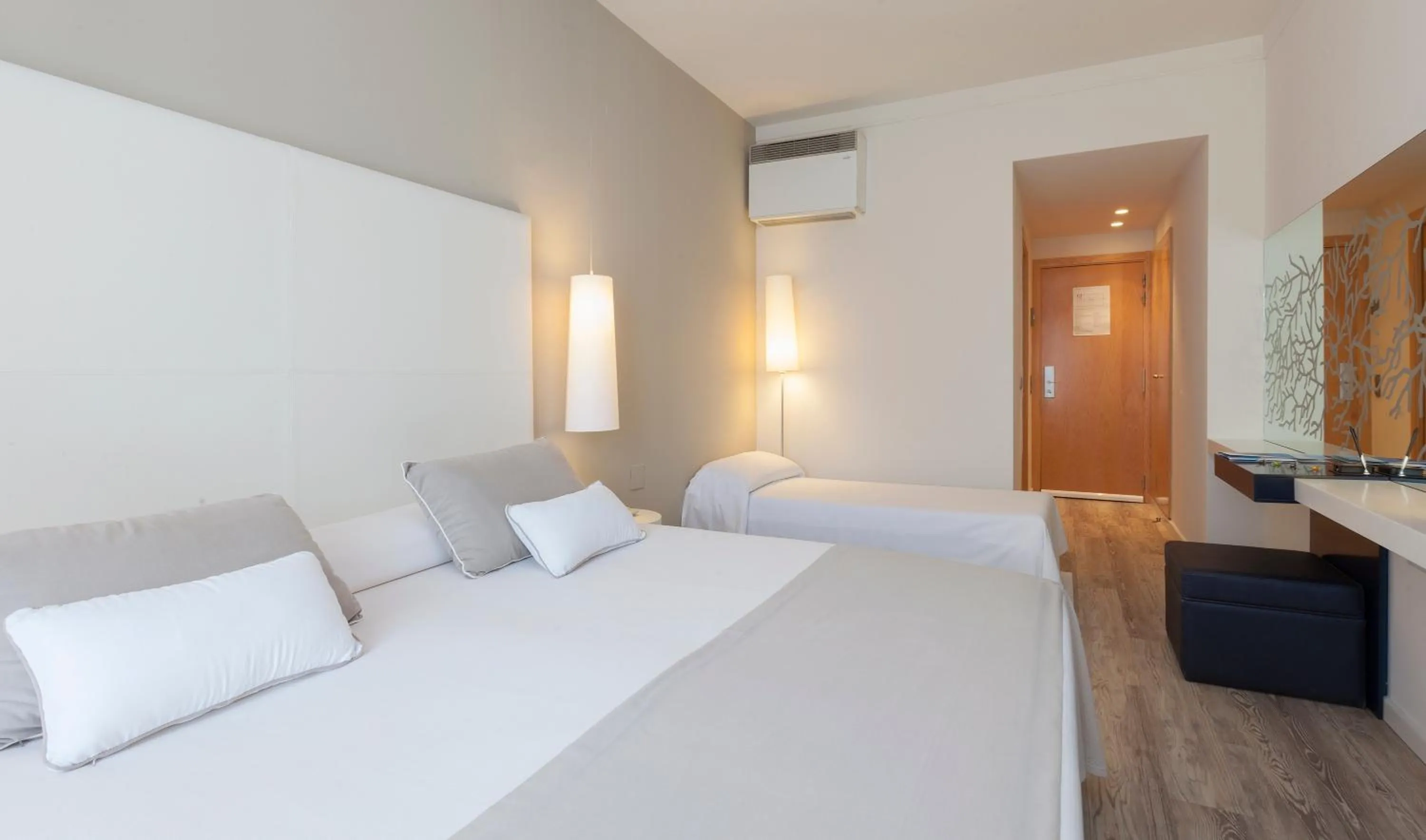 Bed in Canyelles Platja