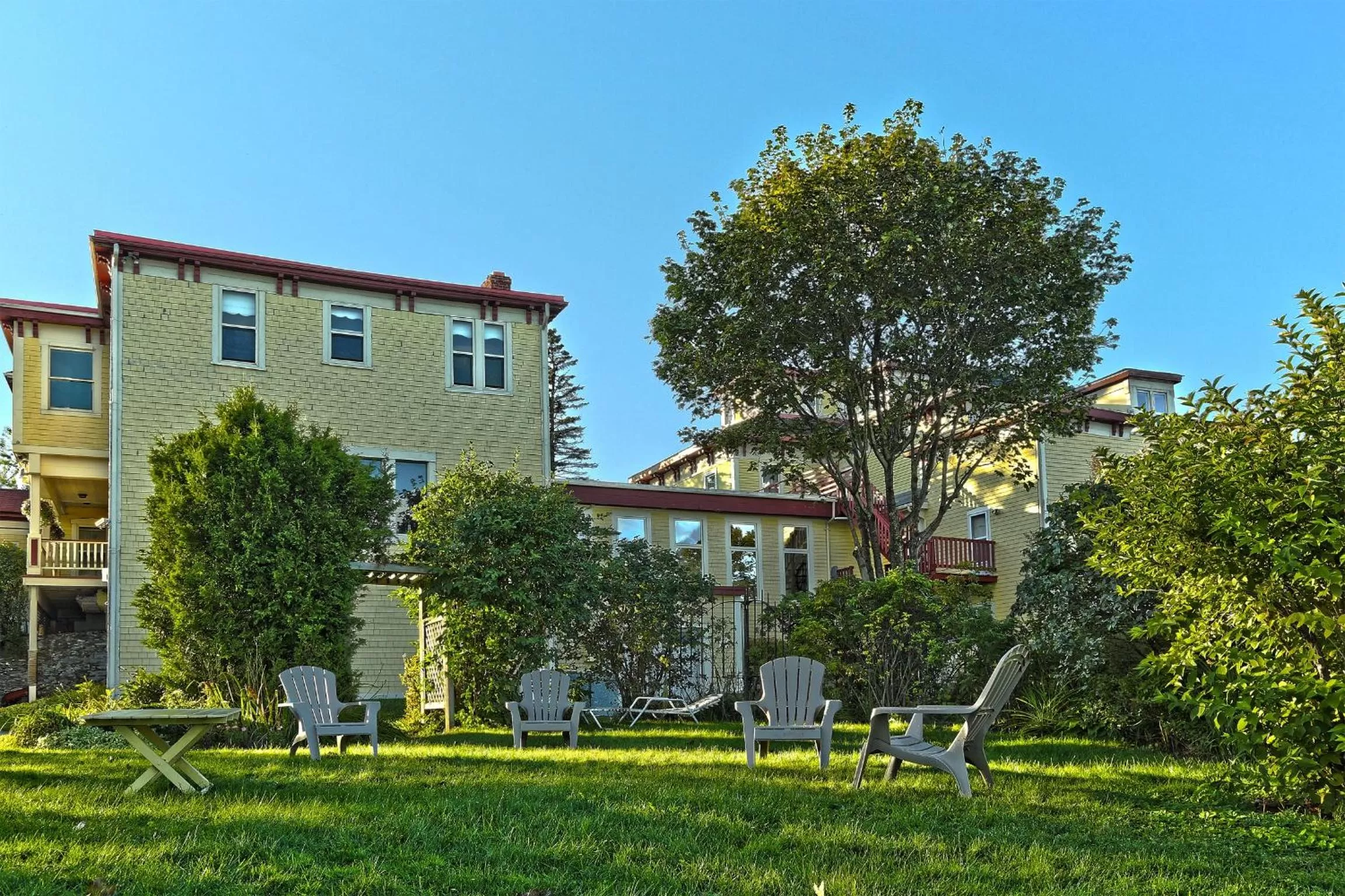 Garden view in Homeport Historic B&B