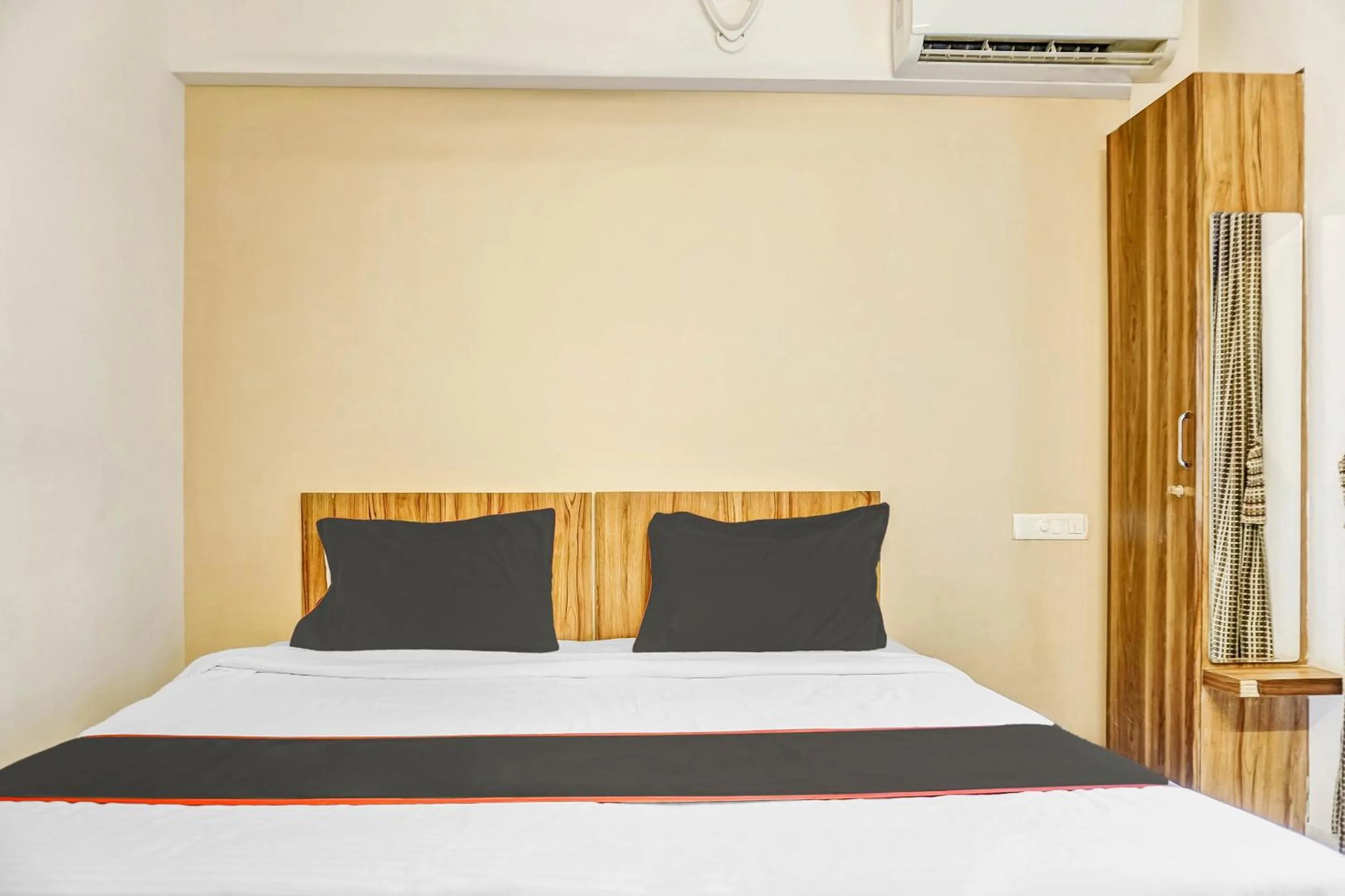 Bathroom, Bed in Habitat Service Apartments