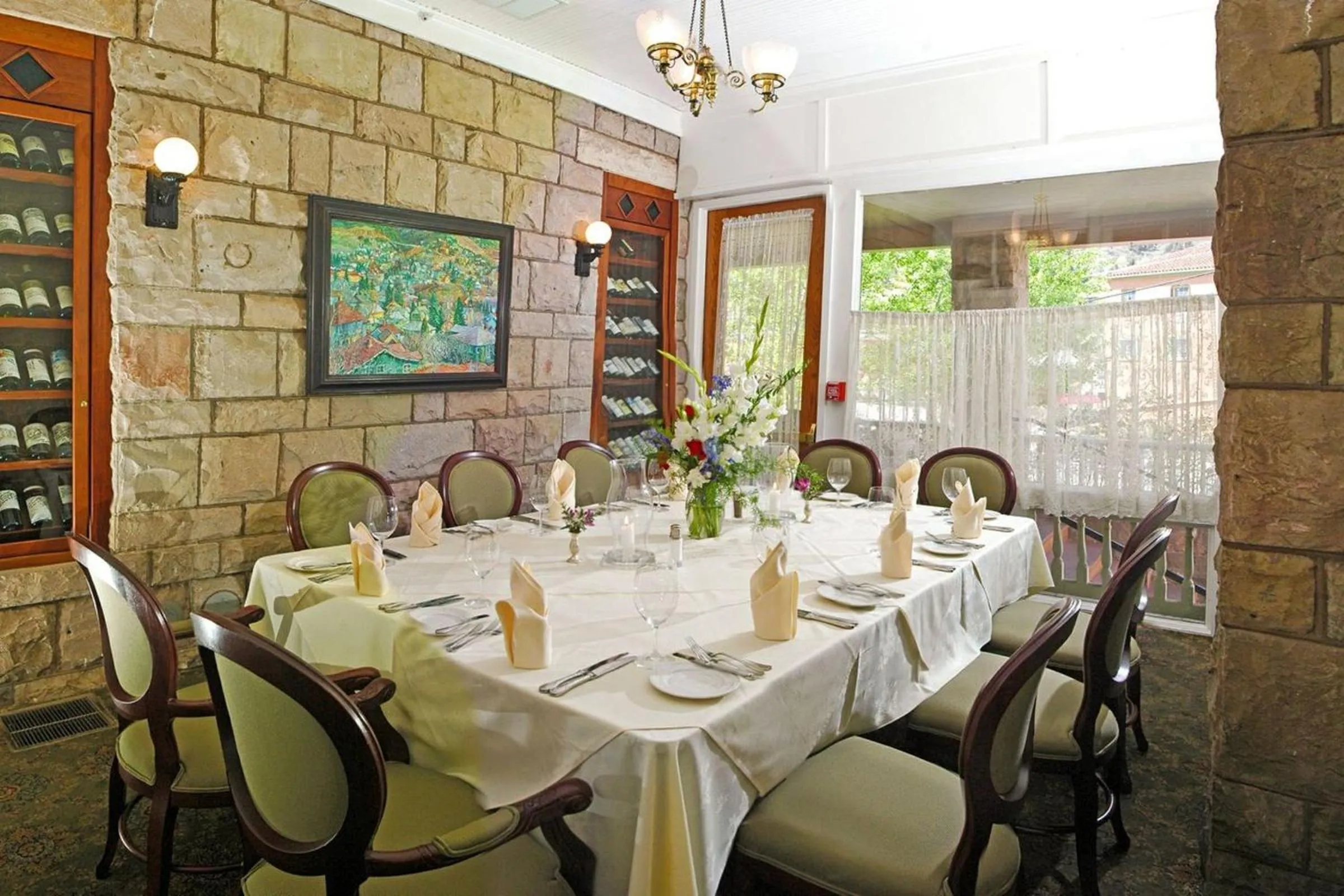 Restaurant/places to eat in Cliff House at Pikes Peak