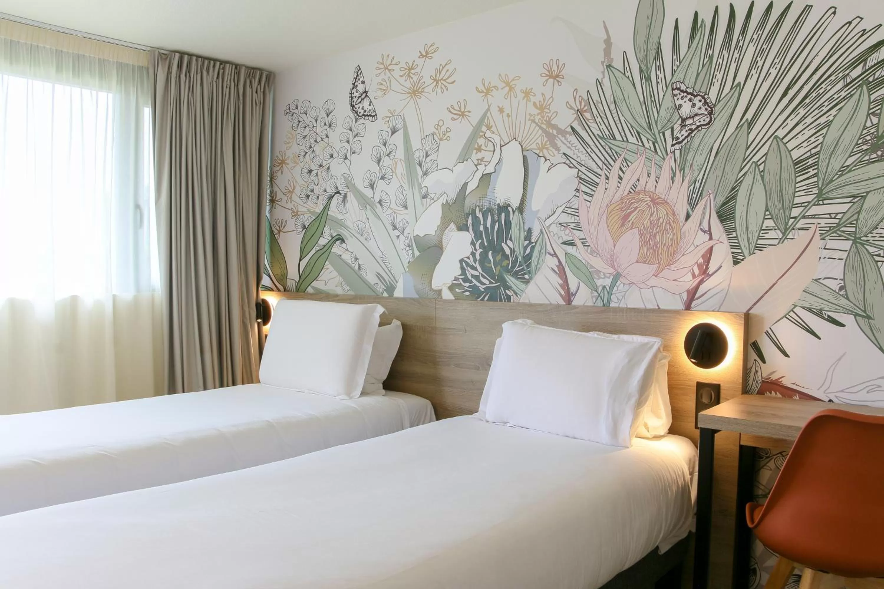 Bedroom, Bed in HÔTEL KYRIAD MARSEILLE - Vitrolles Aéroport