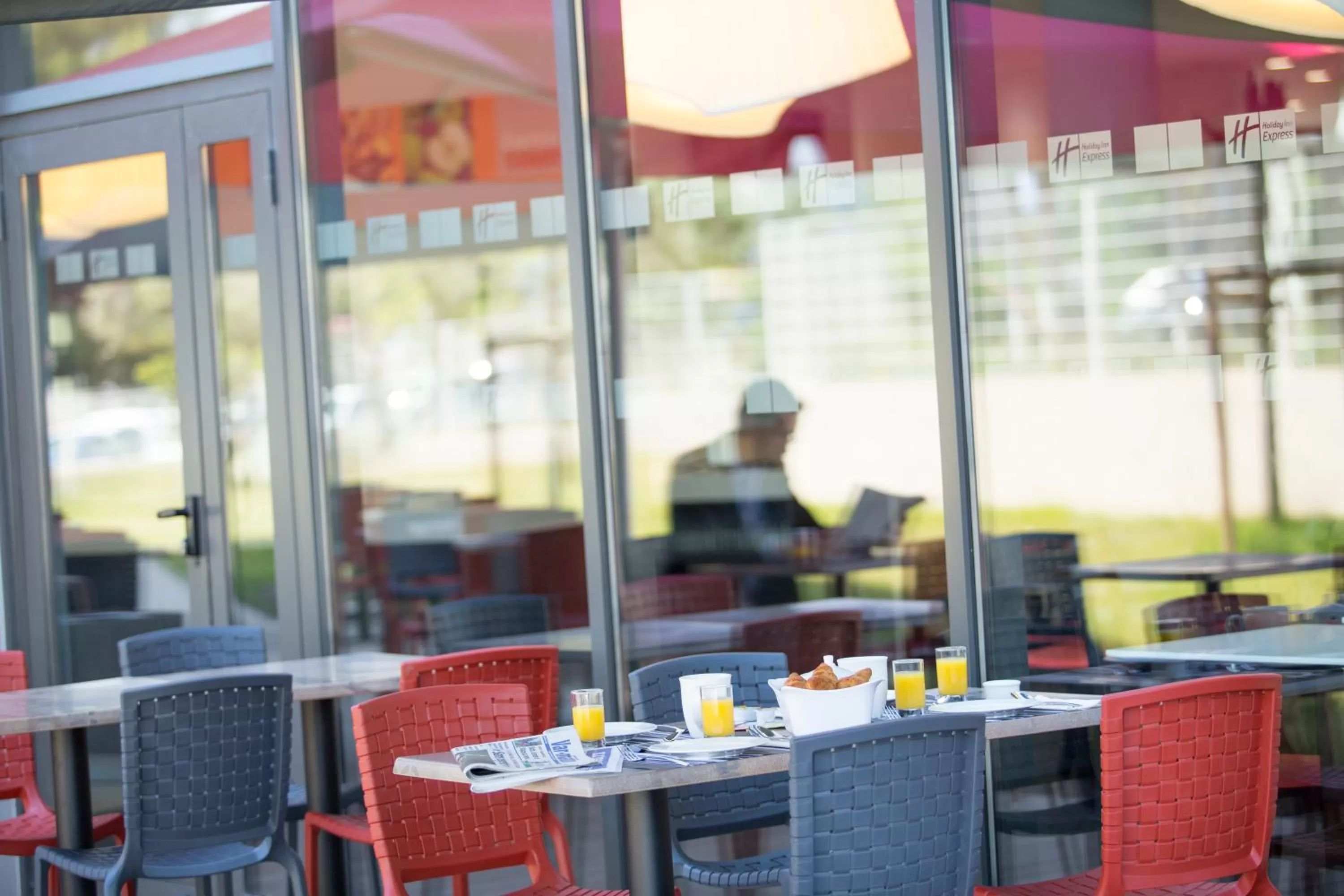 Lobby or reception in Holiday Inn Express Toulon - Est by IHG