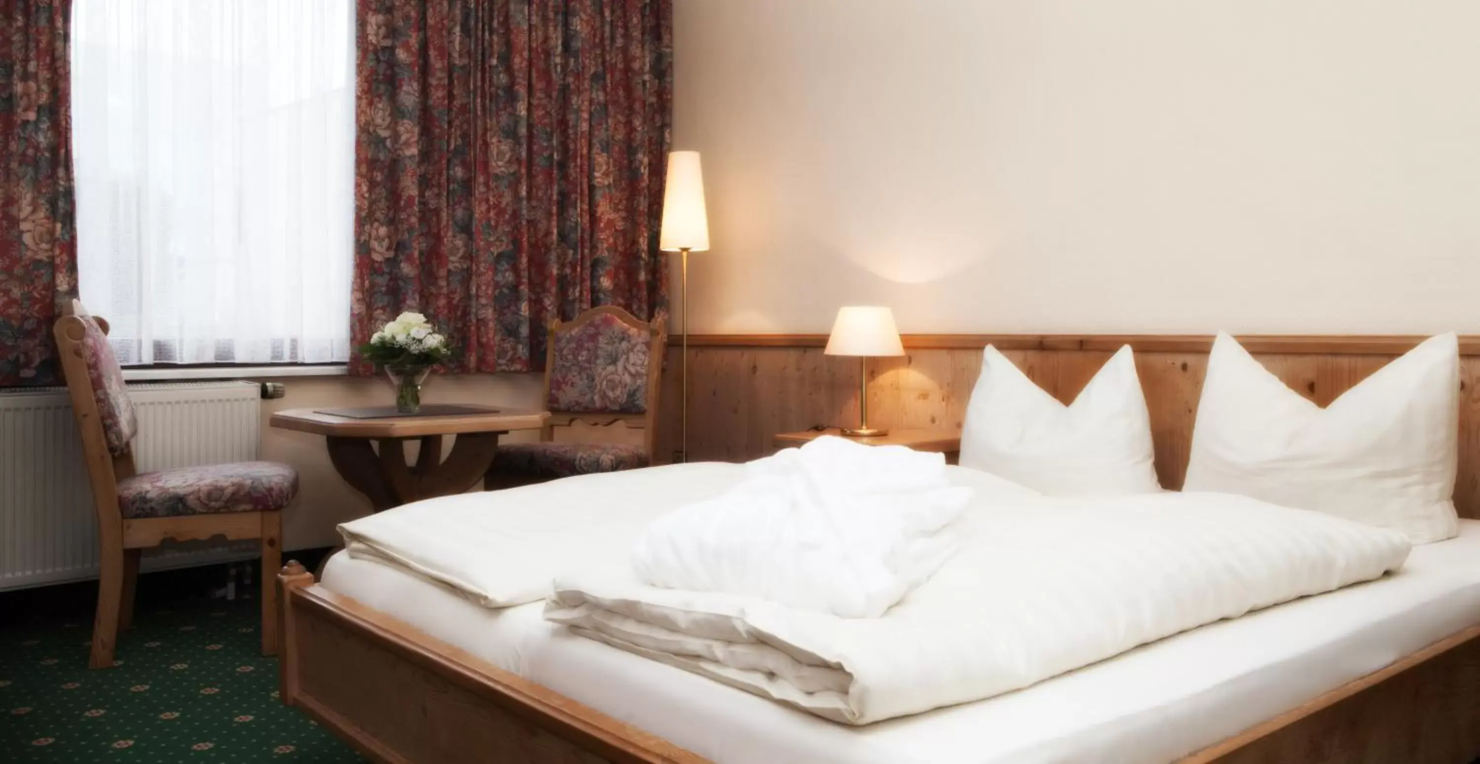 Economy Double Room in Ringhotel Nassau-Oranien Economy Double Room in Ringhotel Nassau-Oranien