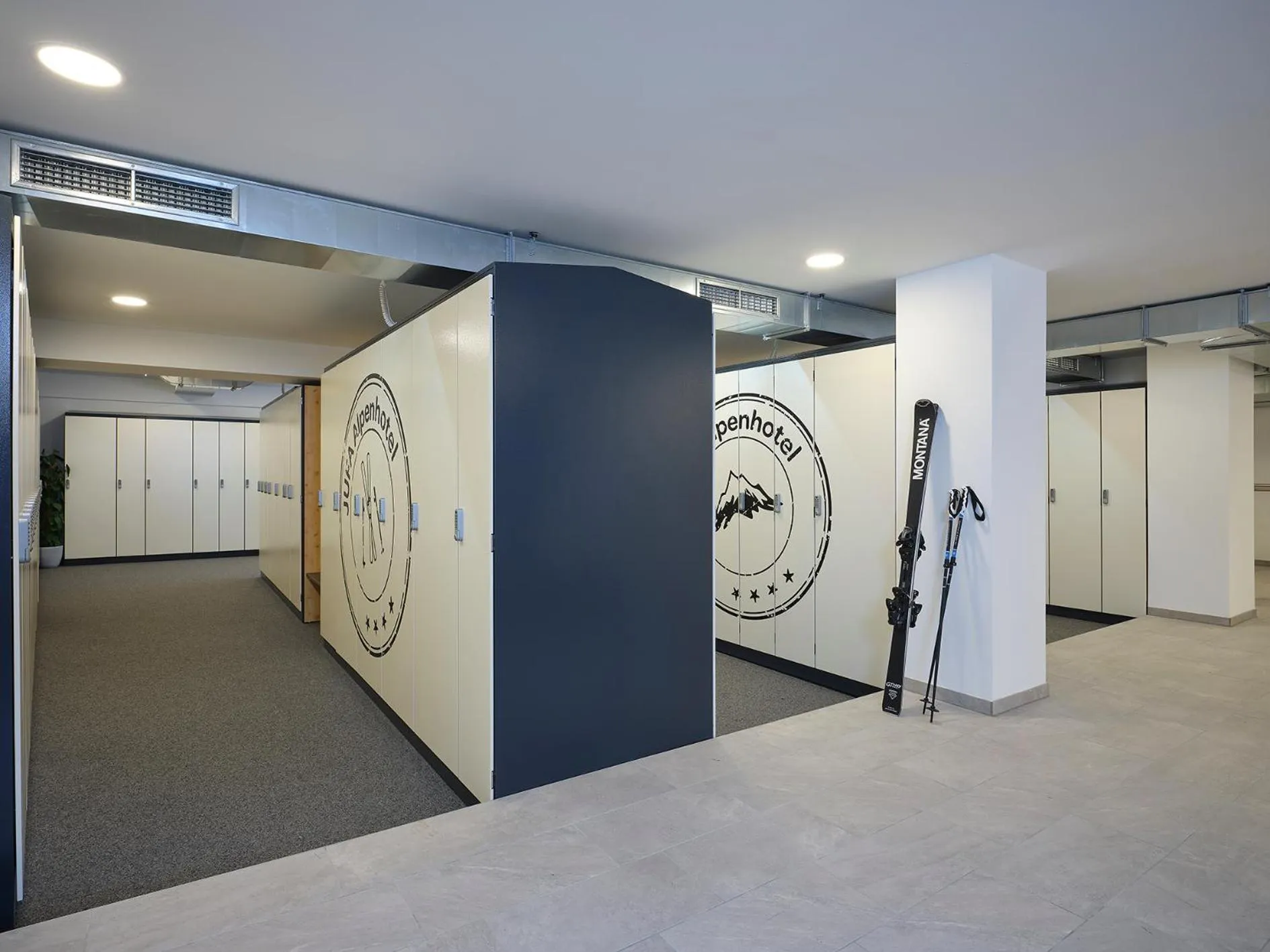 Skiing in JUFA Alpenhotel Saalbach