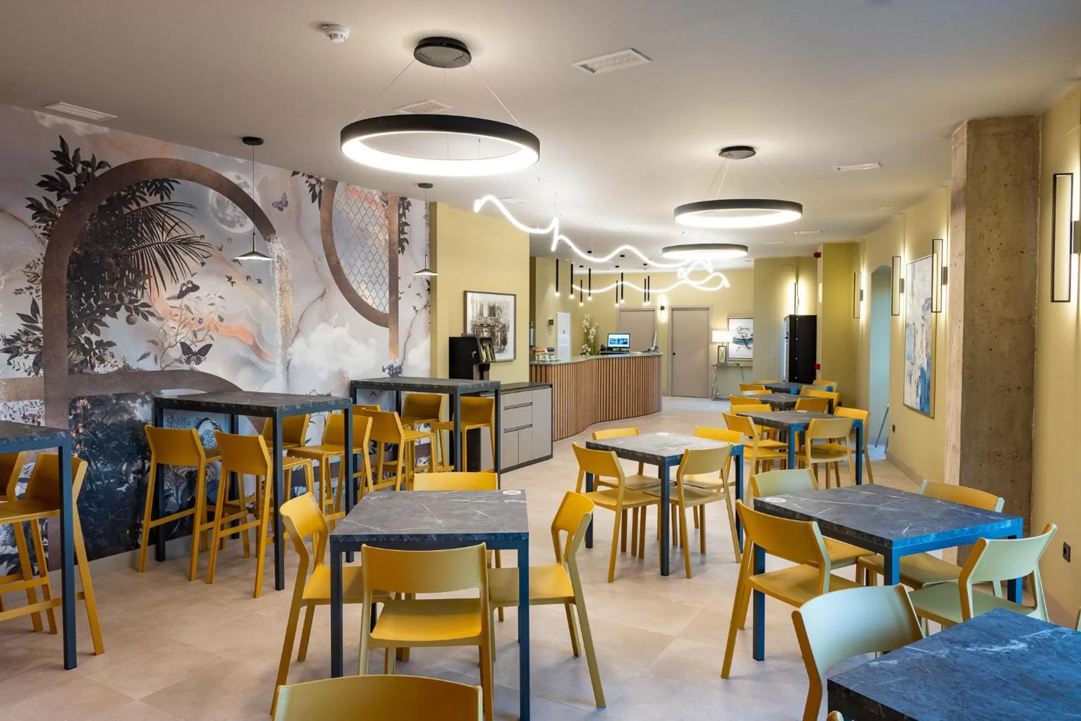 Restaurant/Places to Eat in Hotel Aldama