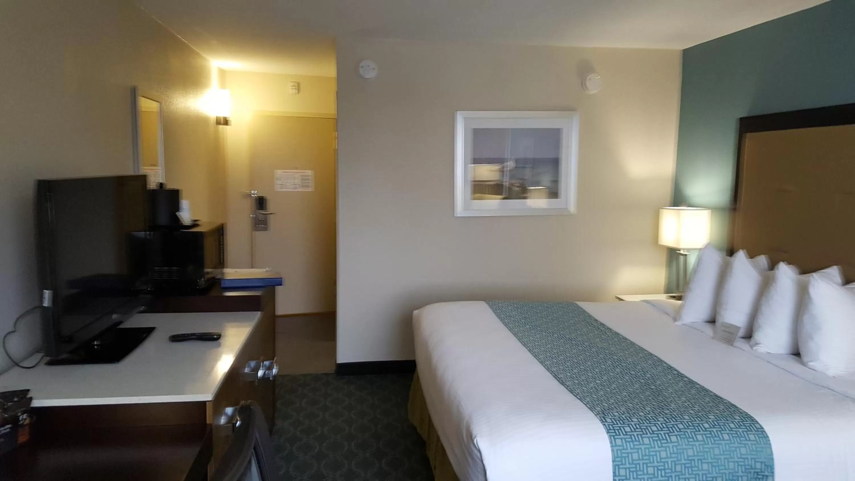 Bedroom, Bed in Wyndham Garden Kenosha Harborside