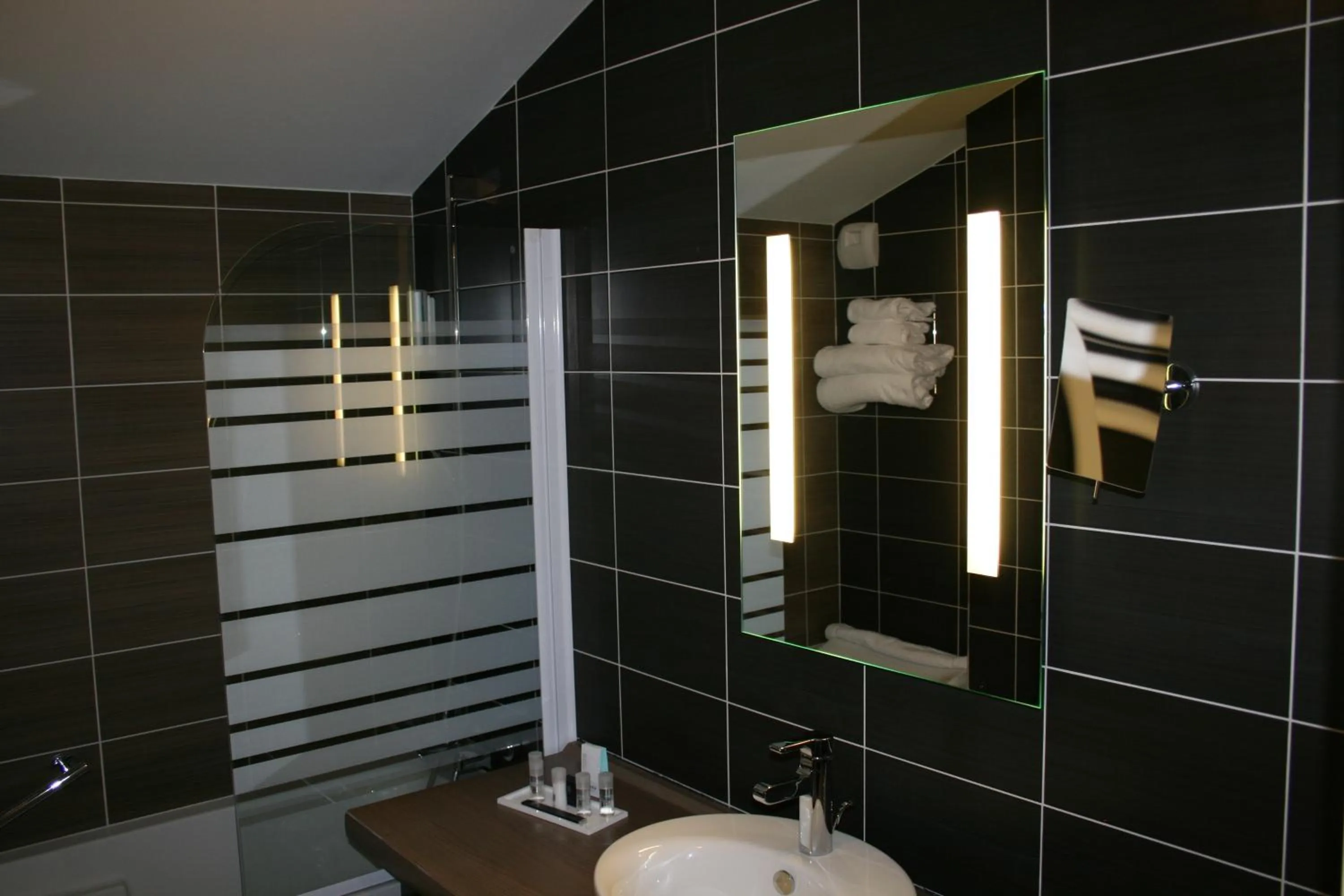 Bathroom in Thalasso Concarneau Spa Marin Resort