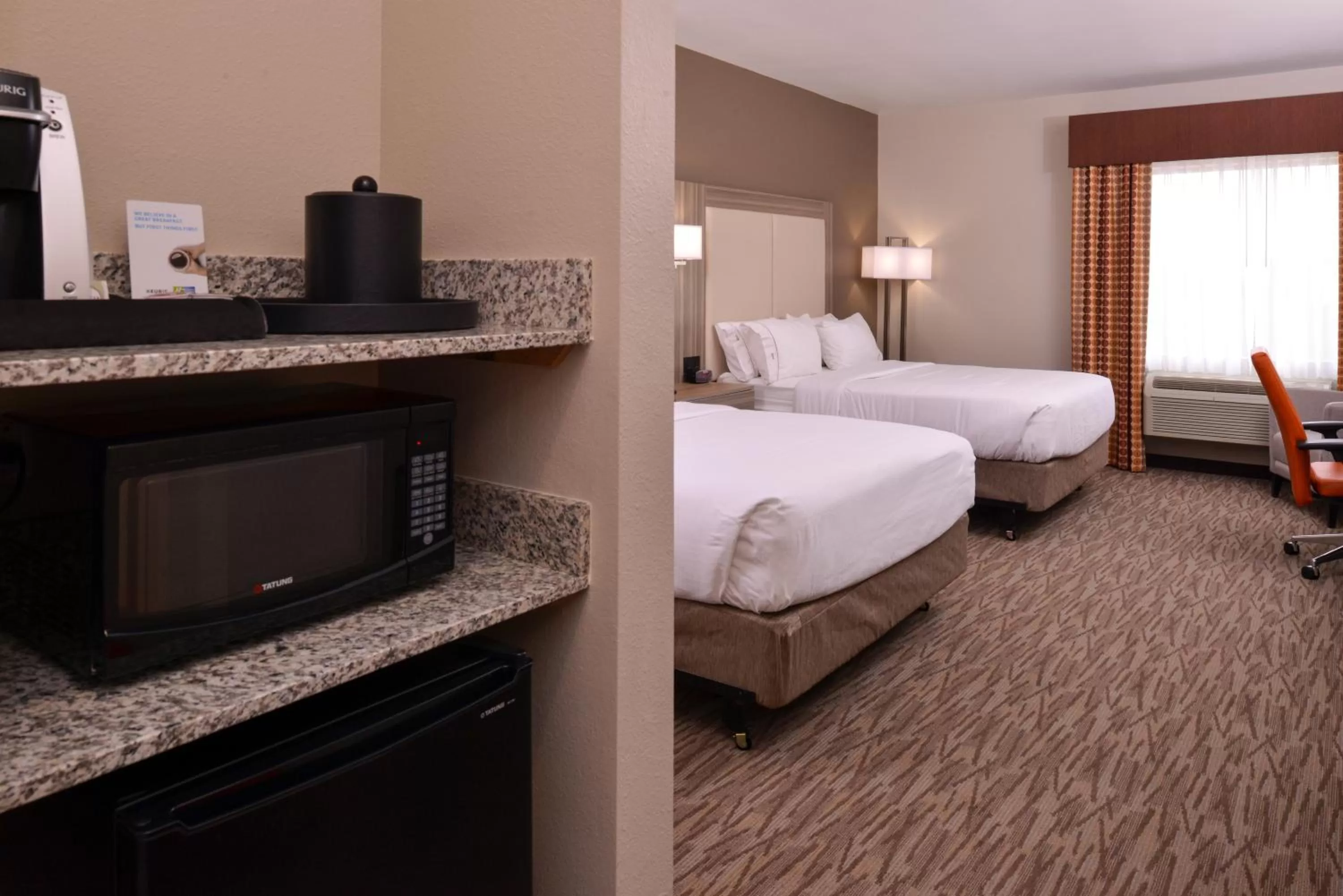Photo of the whole room, Bed in Holiday Inn Express & Suites Williams by IHG