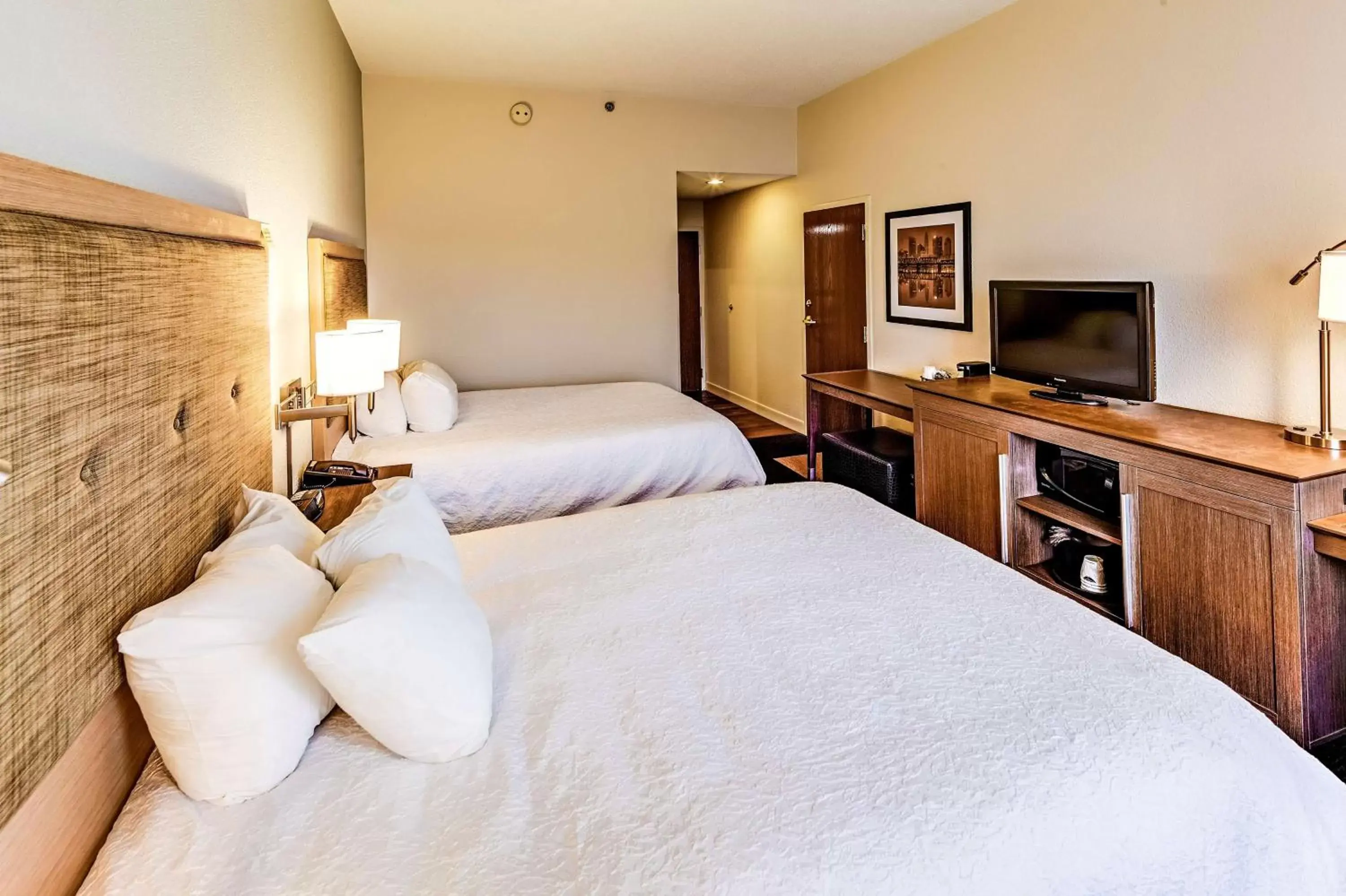 Room with Two Queen Beds - Non-Smoking in Hampton Inn Columbus I-70E/Hamilton Road Room with Two Queen Beds - Non-Smoking in Hampton Inn Columbus I-70E/Hamilton Road
