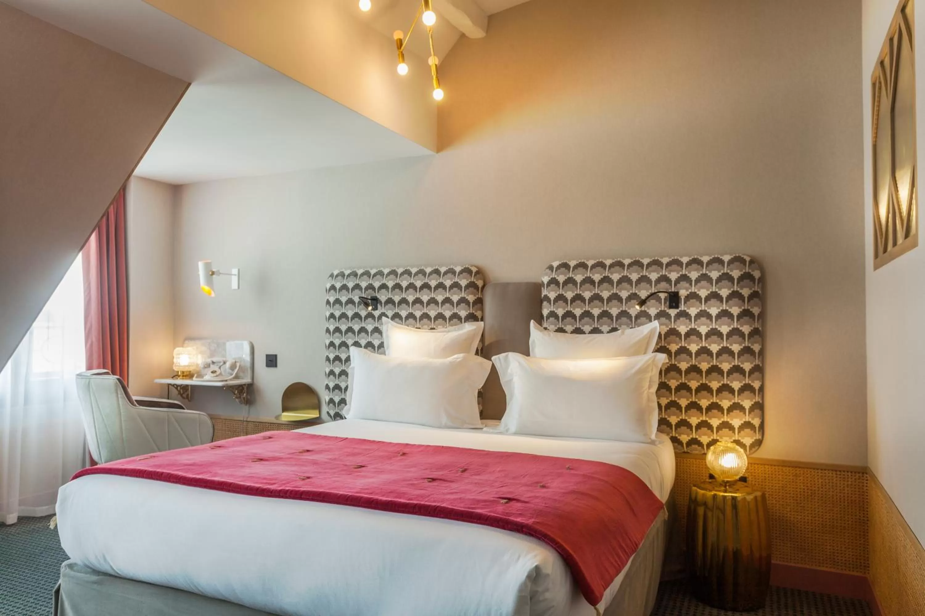 Deluxe Junior Suite in Handsome Hotel