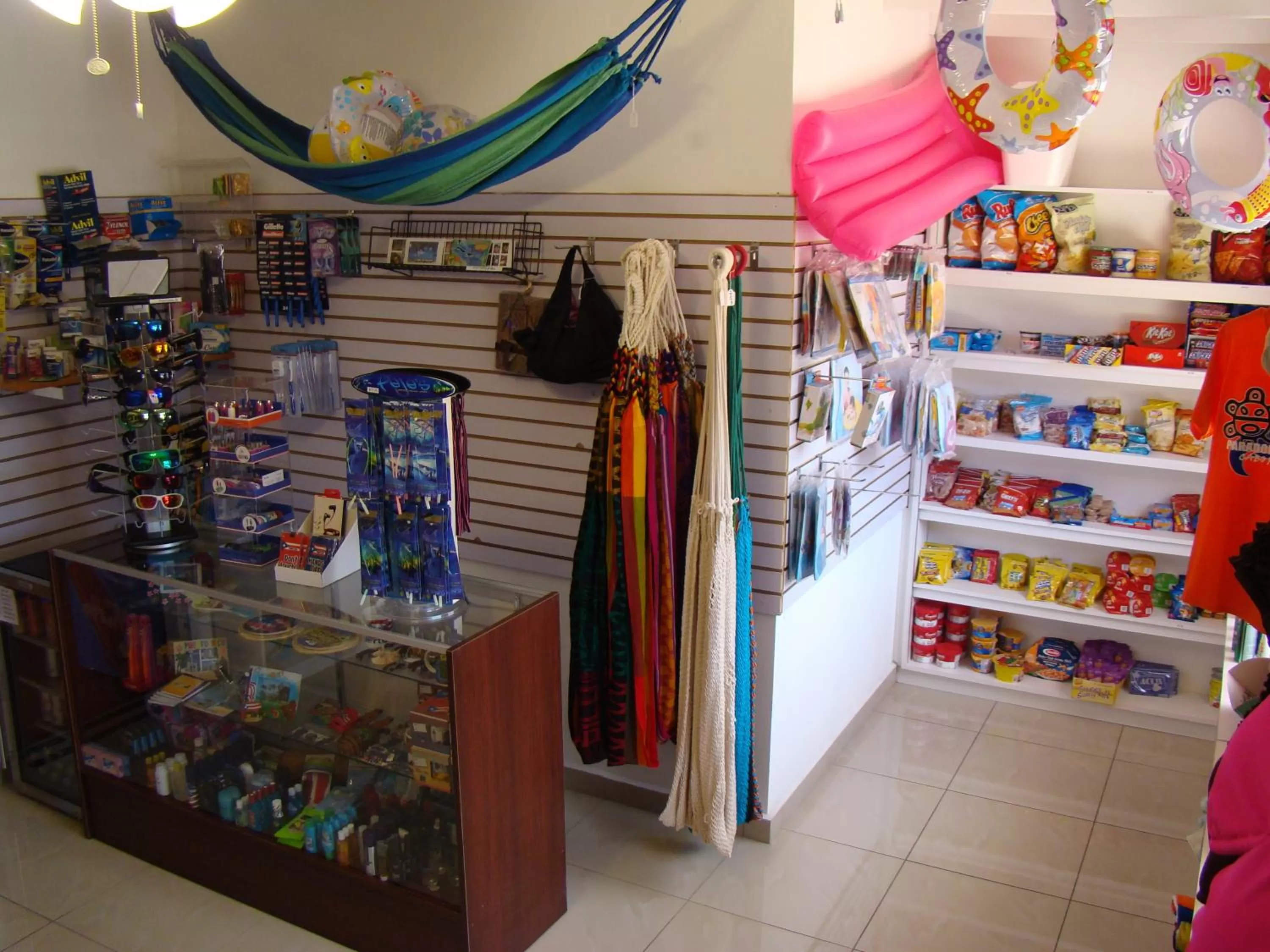 On-site shops in Combate Beach Resort